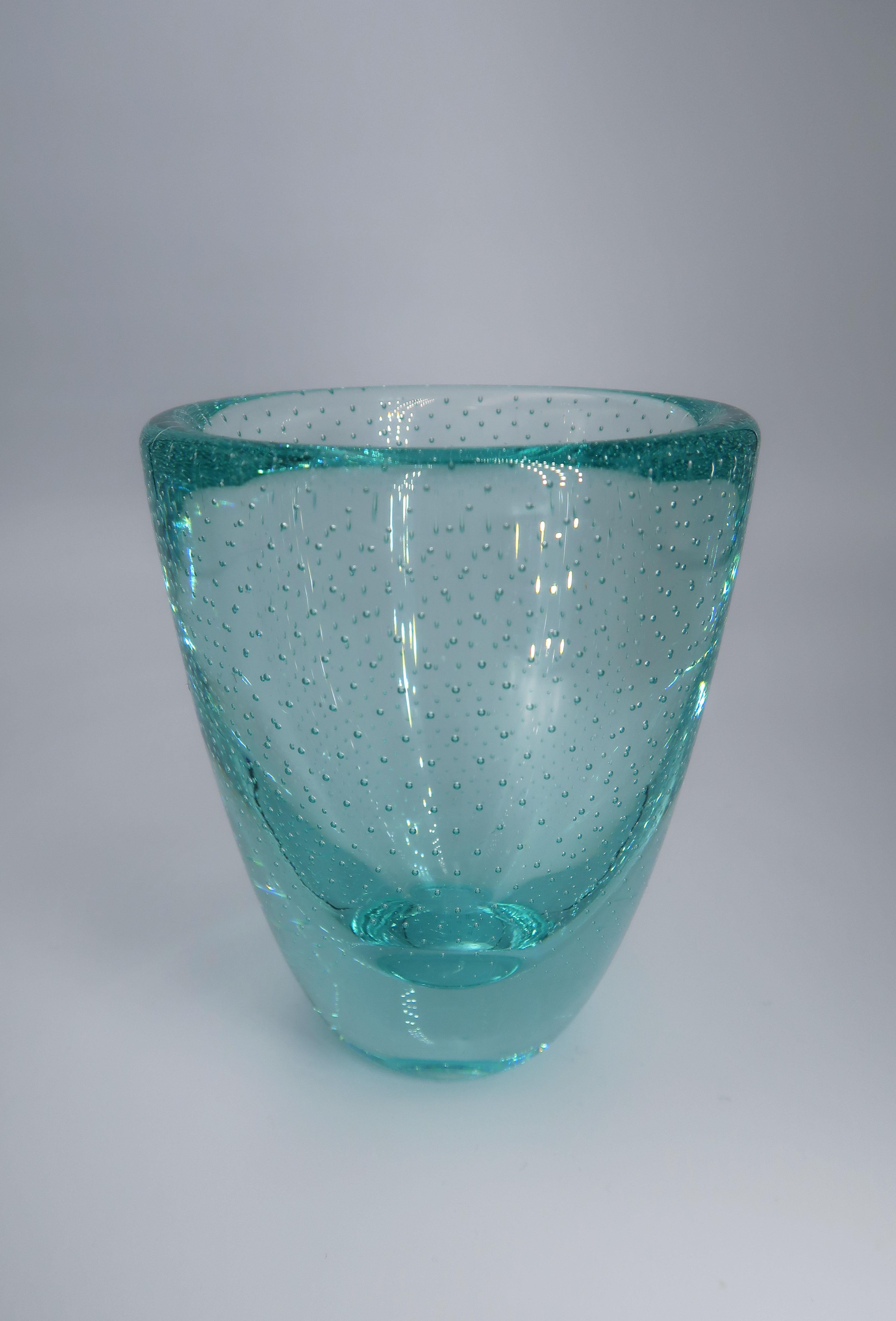 Schale aus aquagrünem Vintage-Kunstglas mit Blasen, 1960er Jahre (Moderne der Mitte des Jahrhunderts) im Angebot