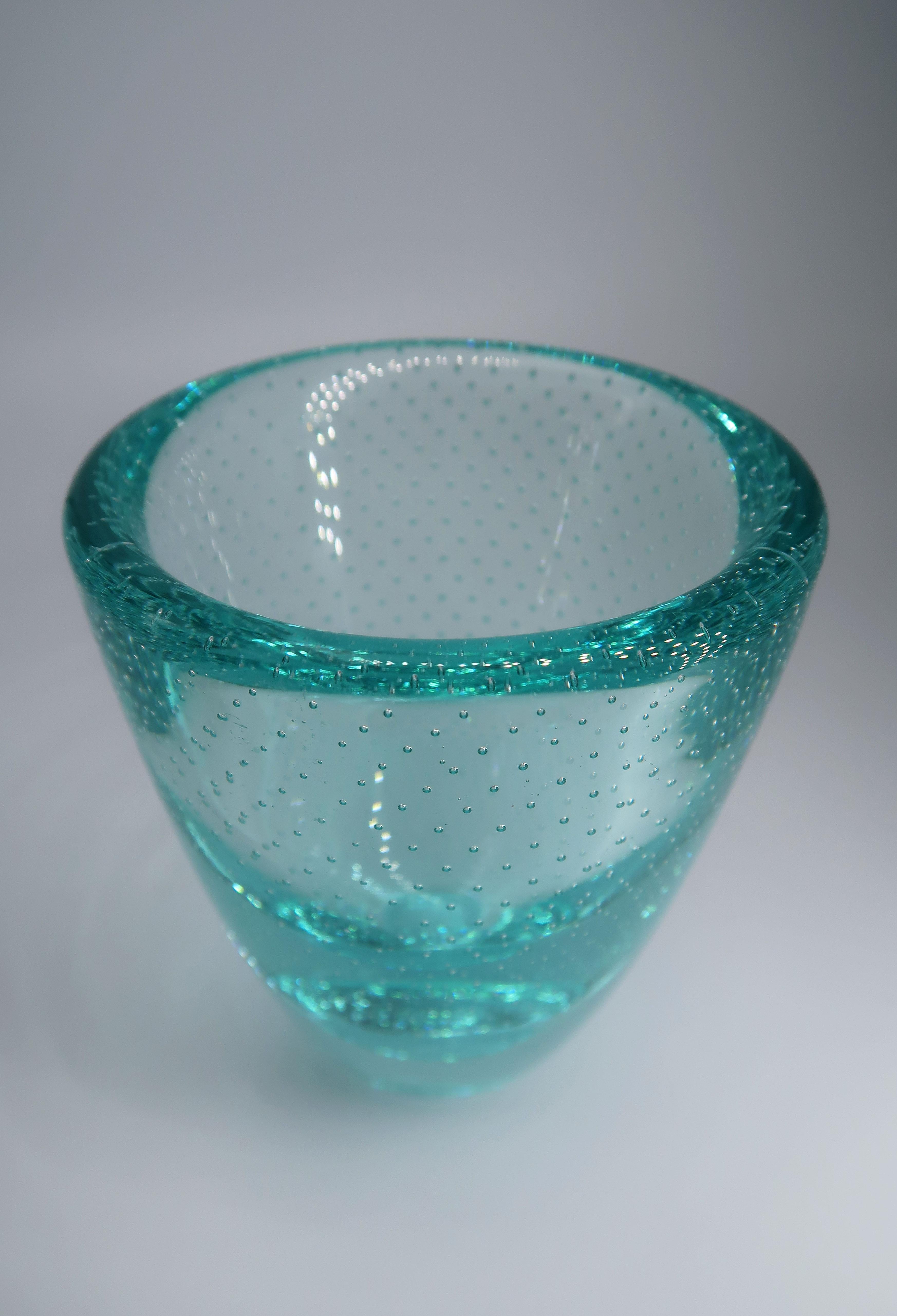 Schale aus aquagrünem Vintage-Kunstglas mit Blasen, 1960er Jahre (Europäisch) im Angebot