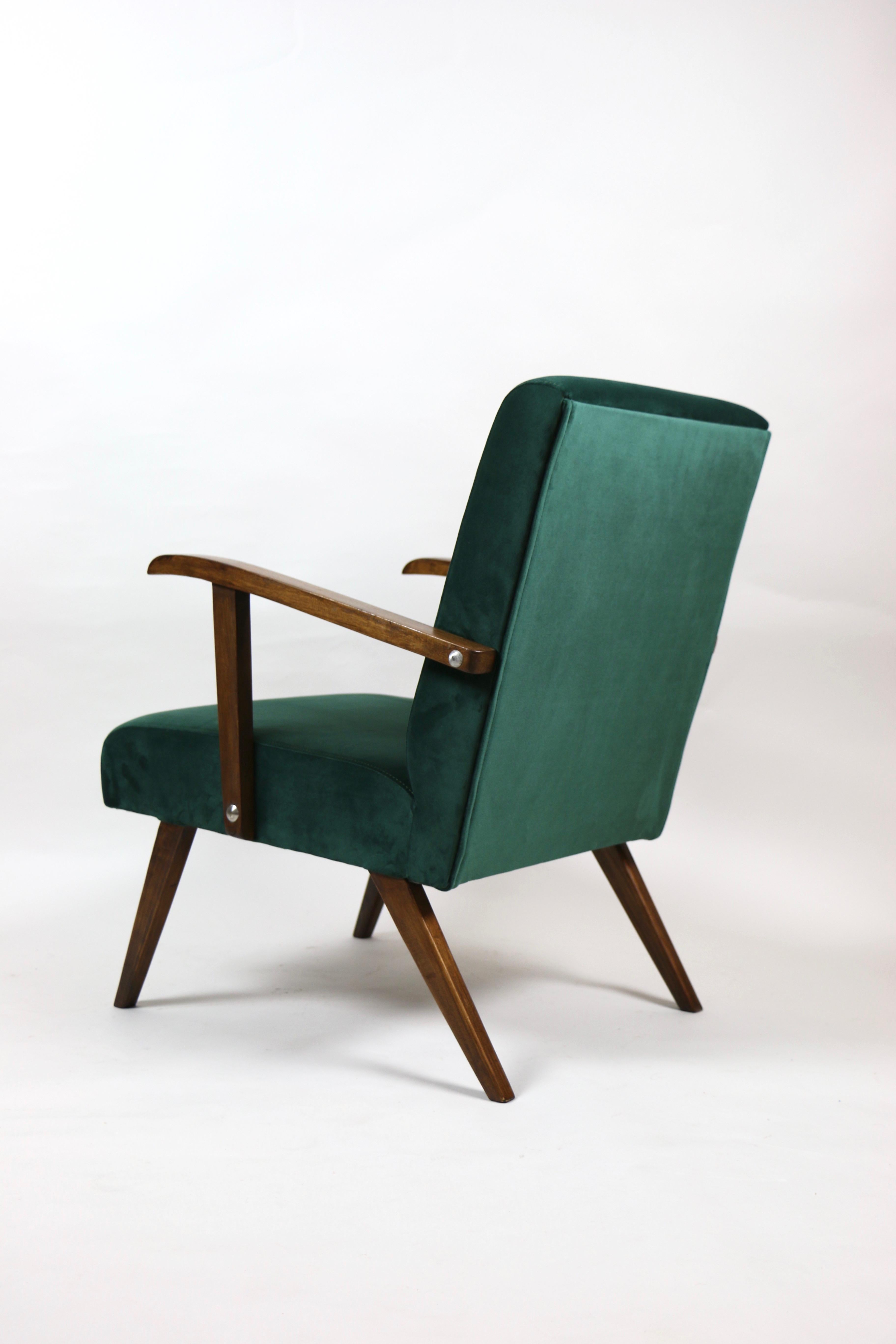 Small Vintage Armchair in Green Velvet from 1970s For Sale 3