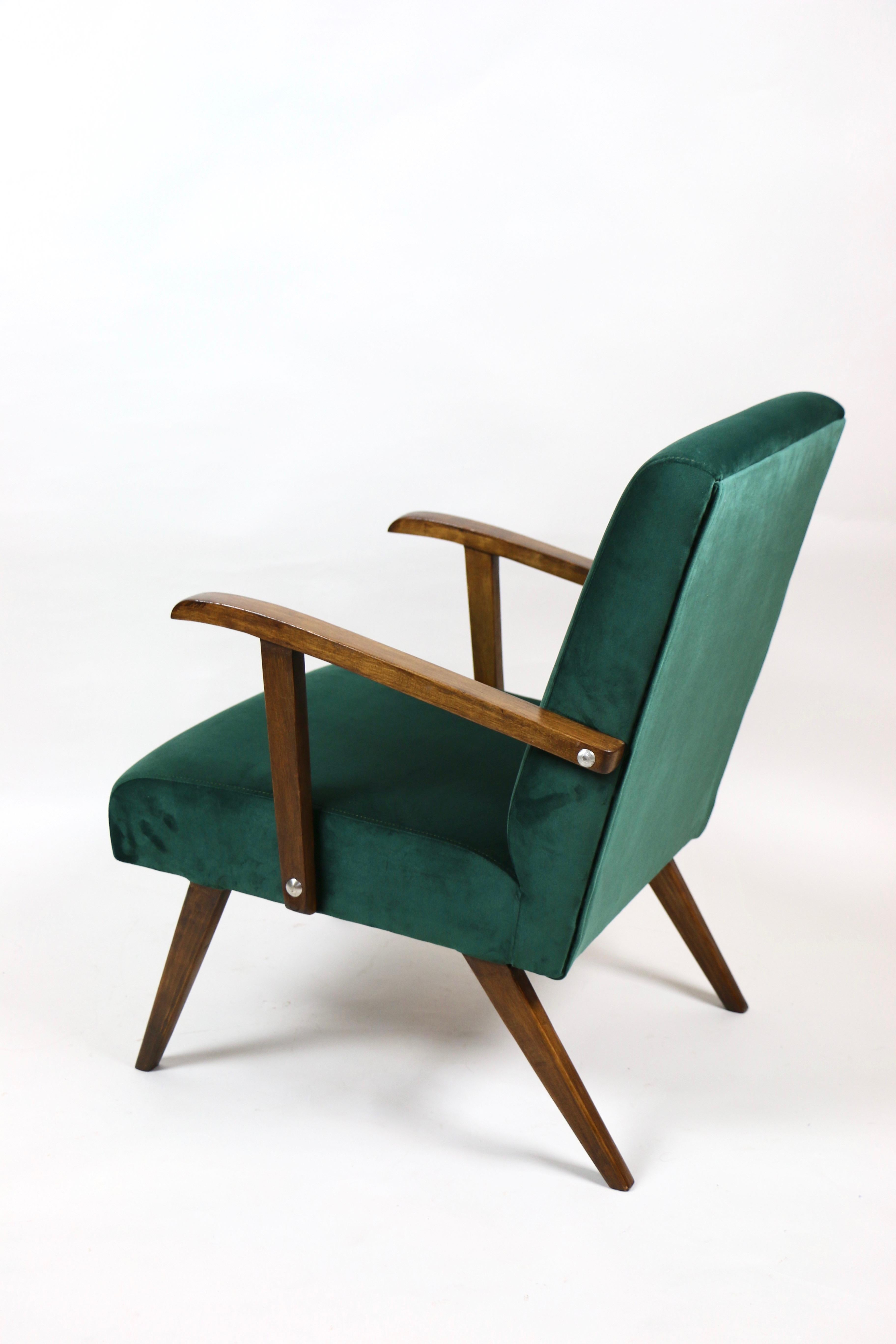 Small Vintage Armchair in Green Velvet from 1970s For Sale 7