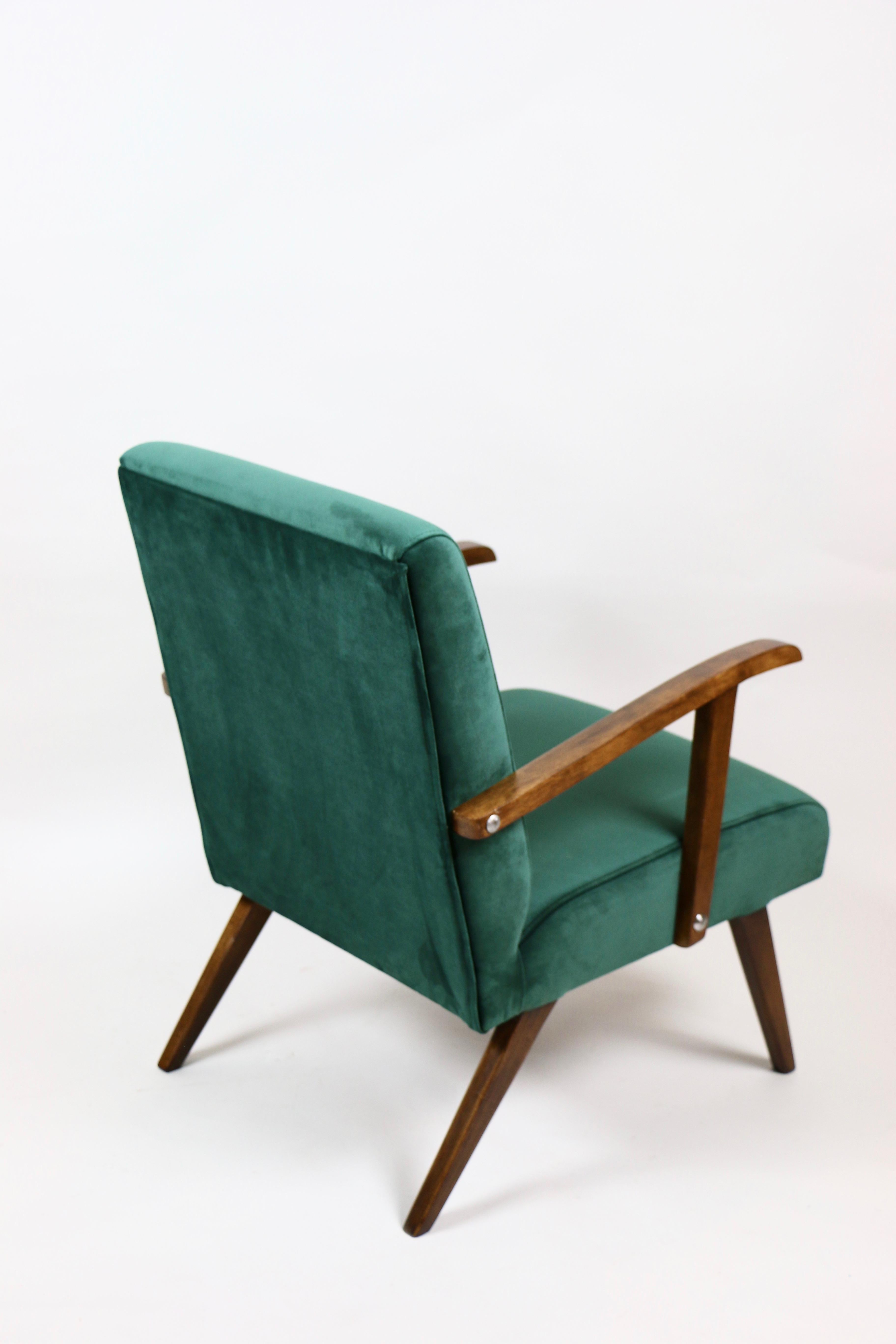 Small Vintage Armchair in Green Velvet from 1970s For Sale 8
