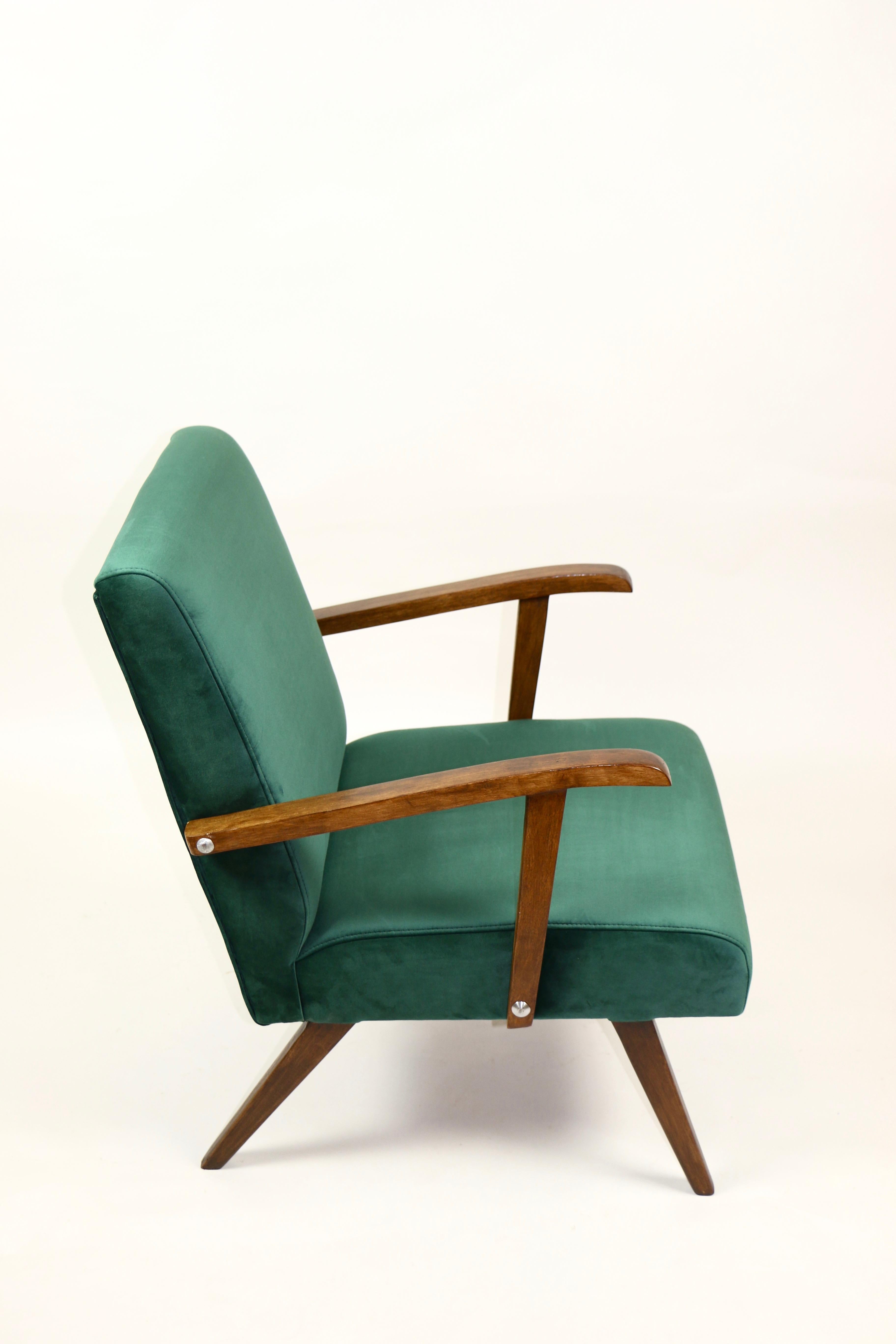 Small Vintage Armchair in Green Velvet from 1970s For Sale 9