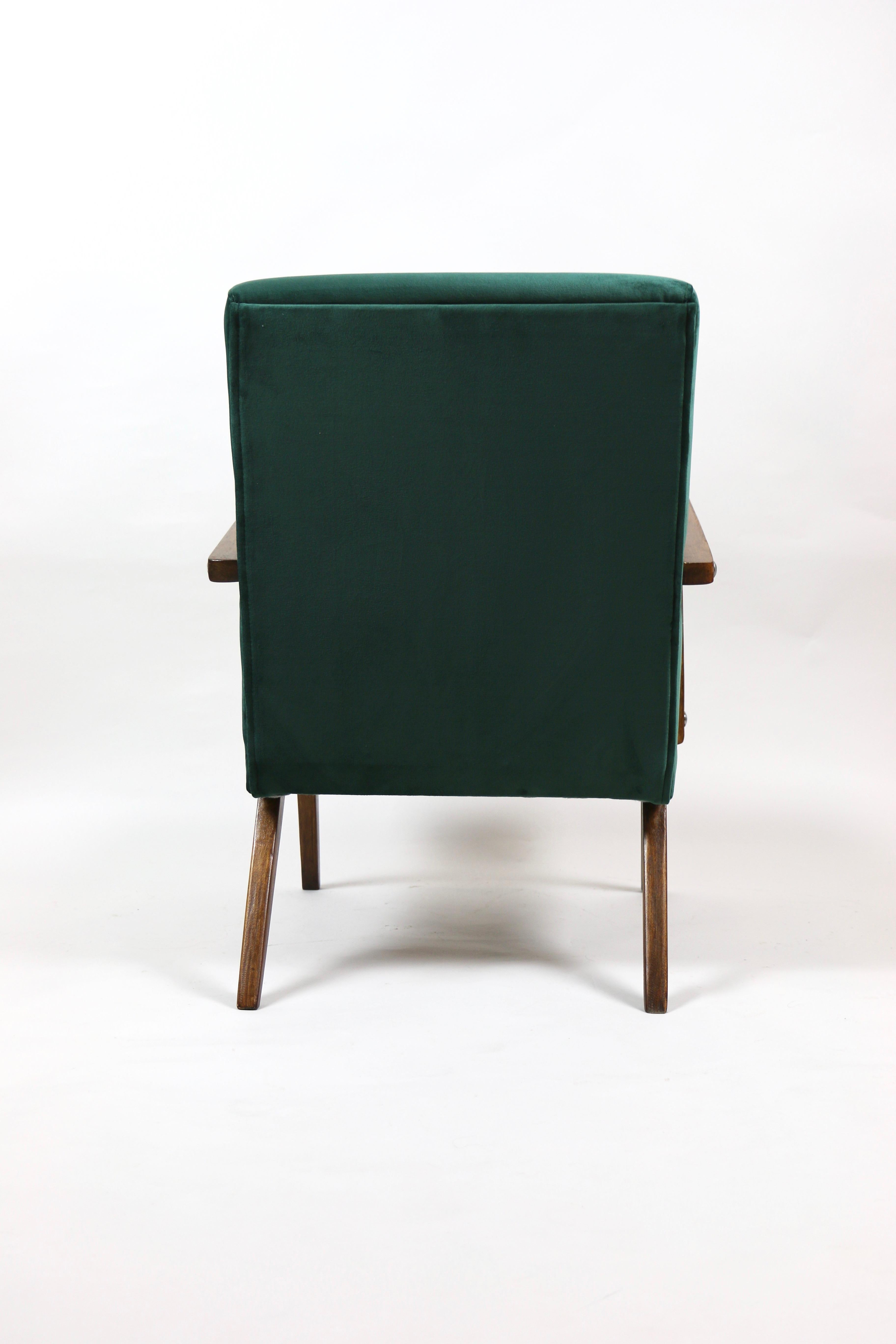 Small Vintage Armchair in Green Velvet from 1970s For Sale 1