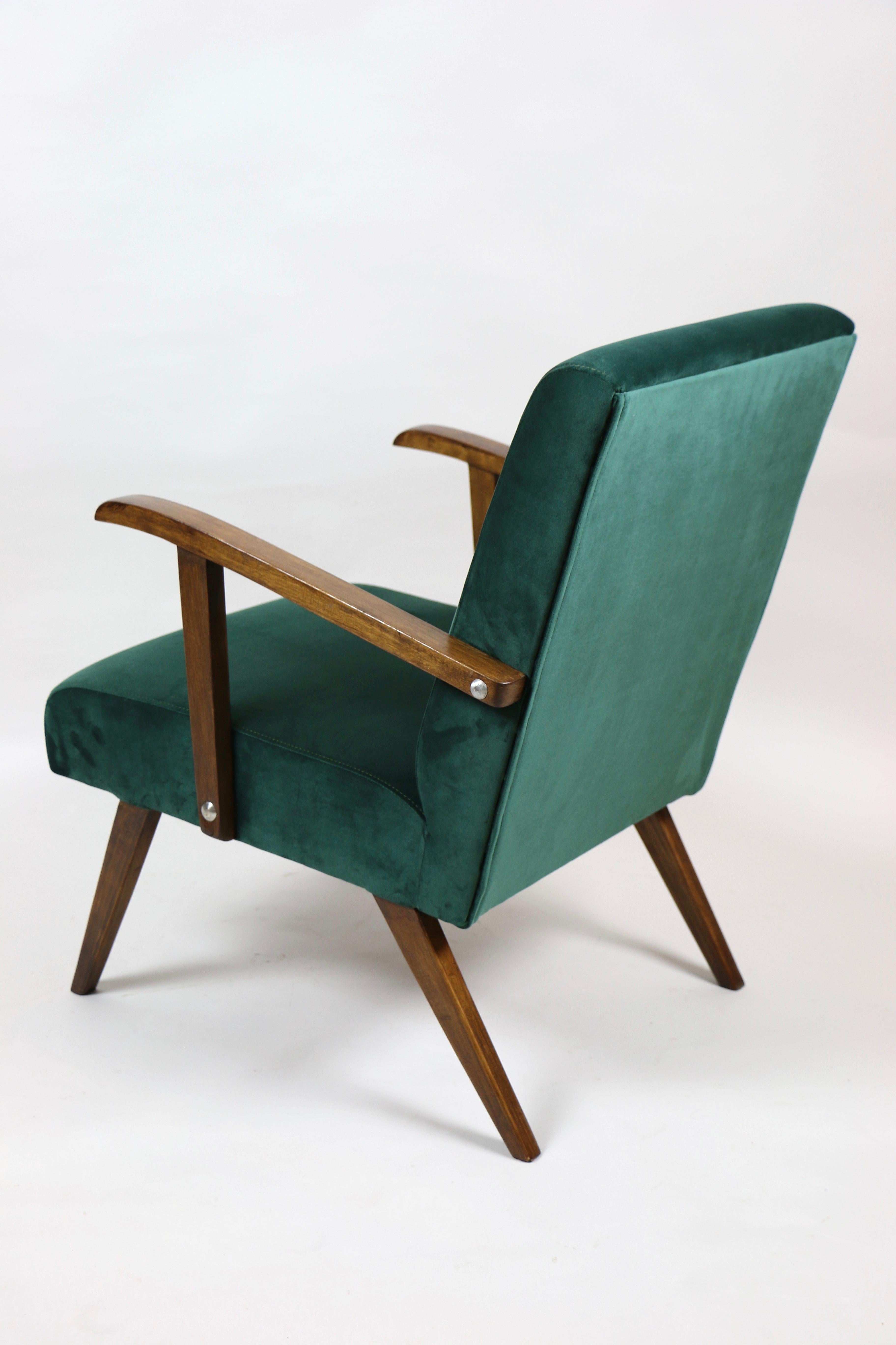 Small Vintage Armchair in Green Velvet from 1970s For Sale 2