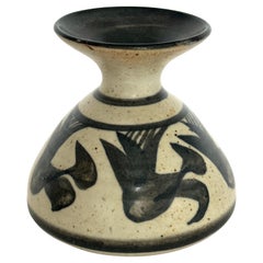 Kleine Vintage-Kunstkeramik-Vase mit Harfen und Vögeln