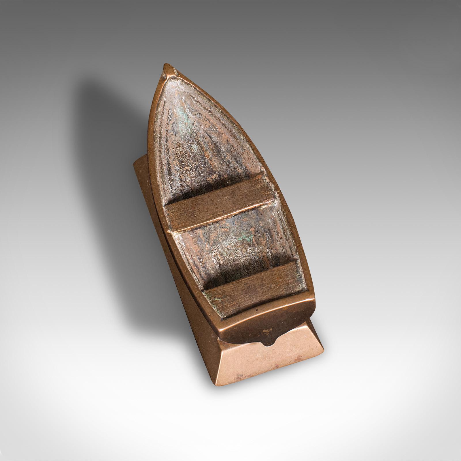 Petit bateau vintage continental, bronze, bureau, ornement, décoratif, porte-monnaie en vente 3