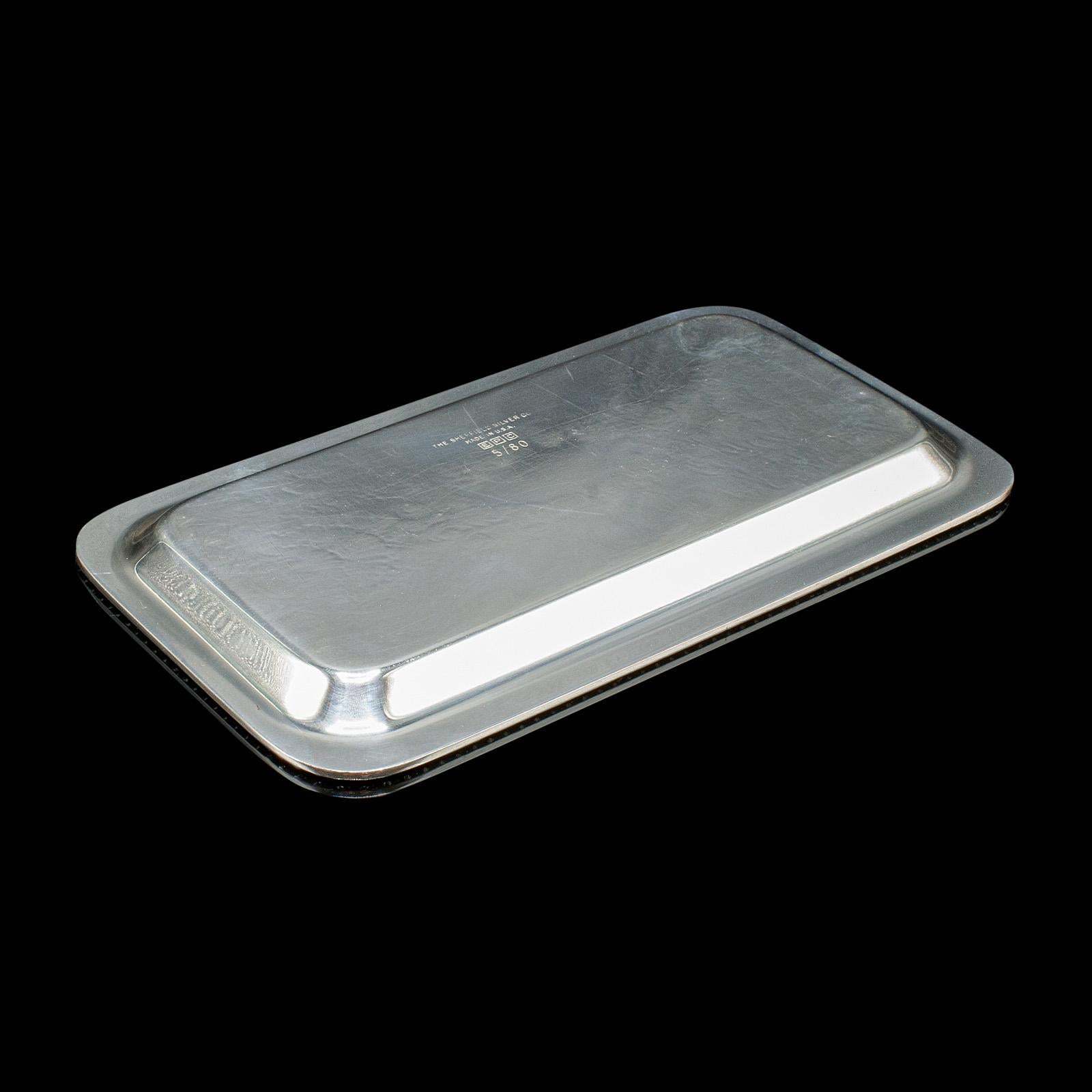 Metà XX secolo Piccolo vassoio bonbon d'epoca, americano, placca d'argento, piatto portachiavi, ricevimento, servizio in vendita