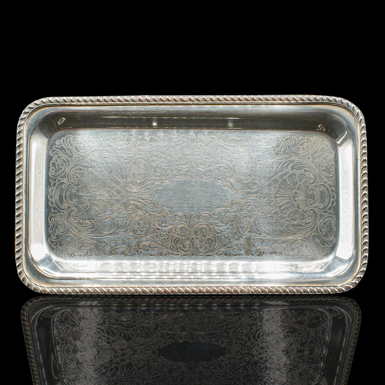 Piccolo vassoio bonbon d'epoca, americano, placca d'argento, piatto portachiavi, ricevimento, servizio in vendita 1
