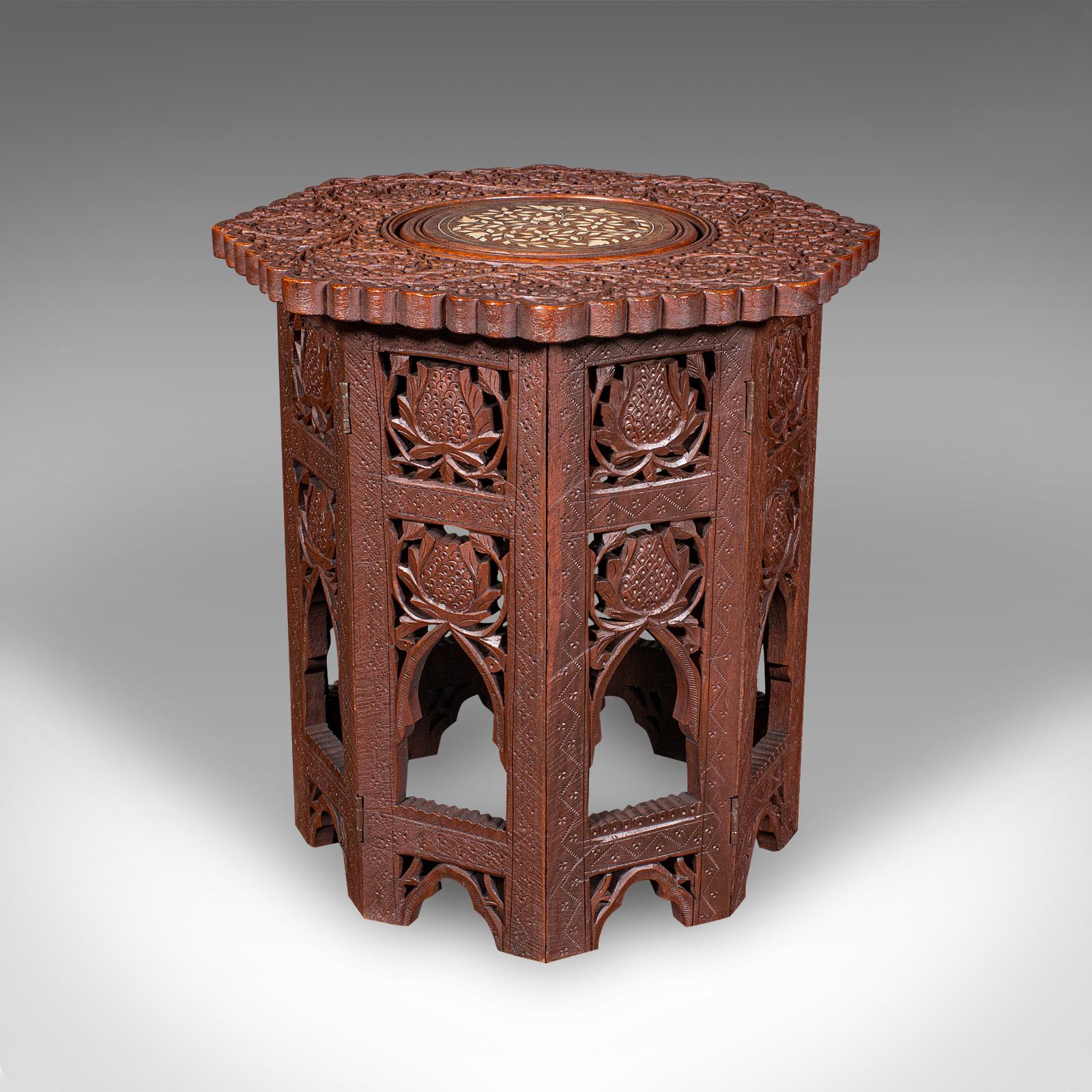 Art déco Petite table Vintage Campaigner Ornamental, Burmese Teak, Folding, Lamp, Art Deco en vente