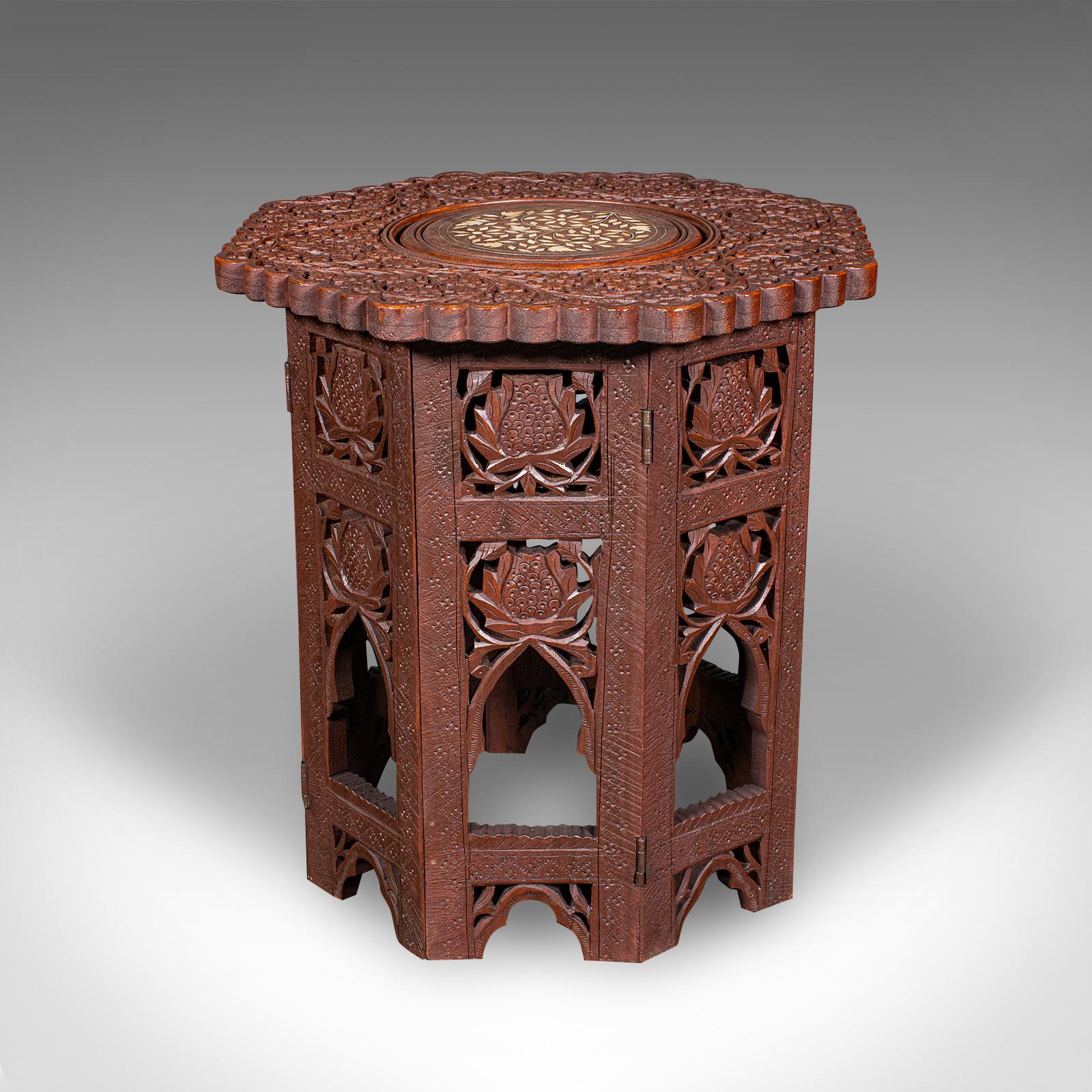 Birman Petite table Vintage Campaigner Ornamental, Burmese Teak, Folding, Lamp, Art Deco en vente