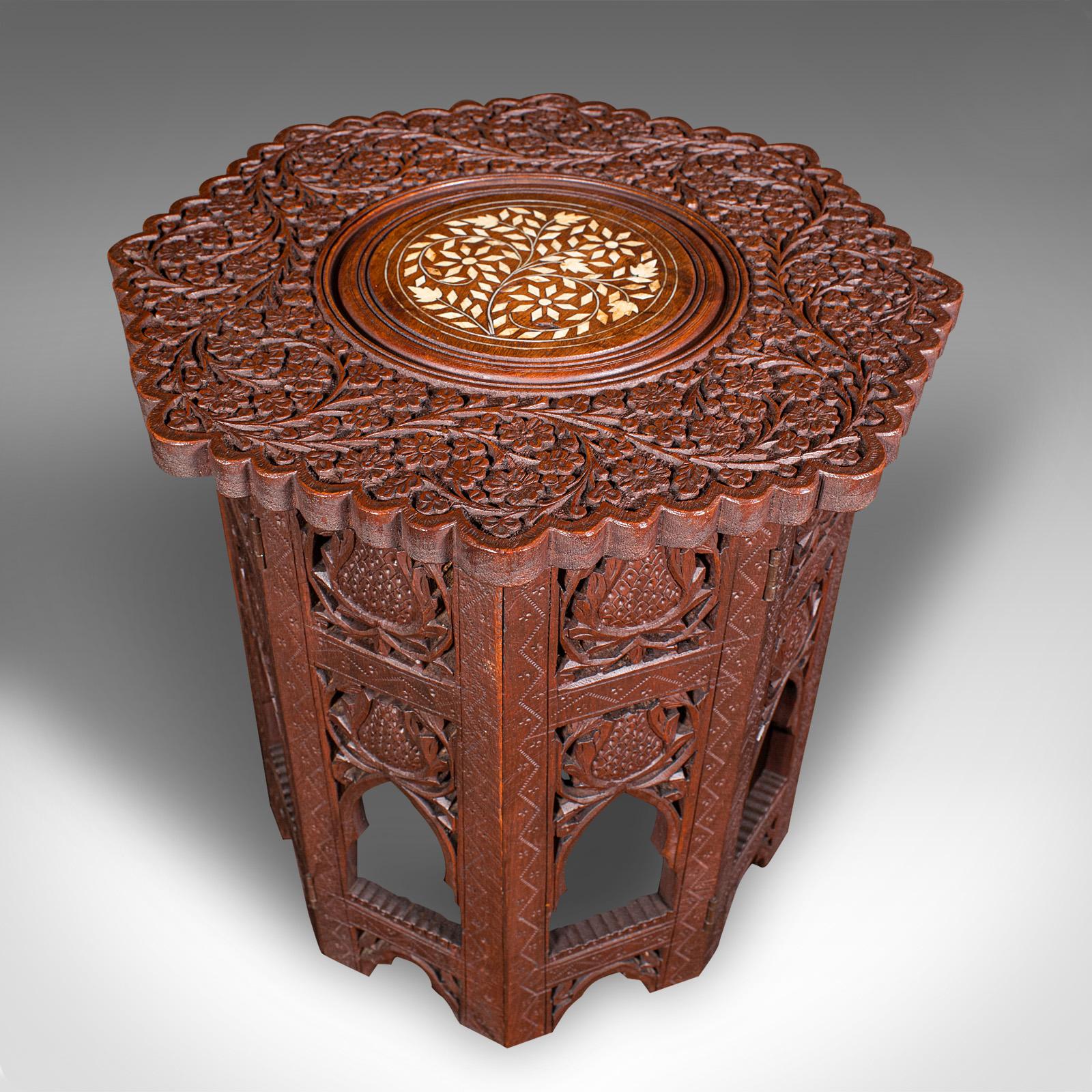 Milieu du XXe siècle Petite table Vintage Campaigner Ornamental, Burmese Teak, Folding, Lamp, Art Deco en vente