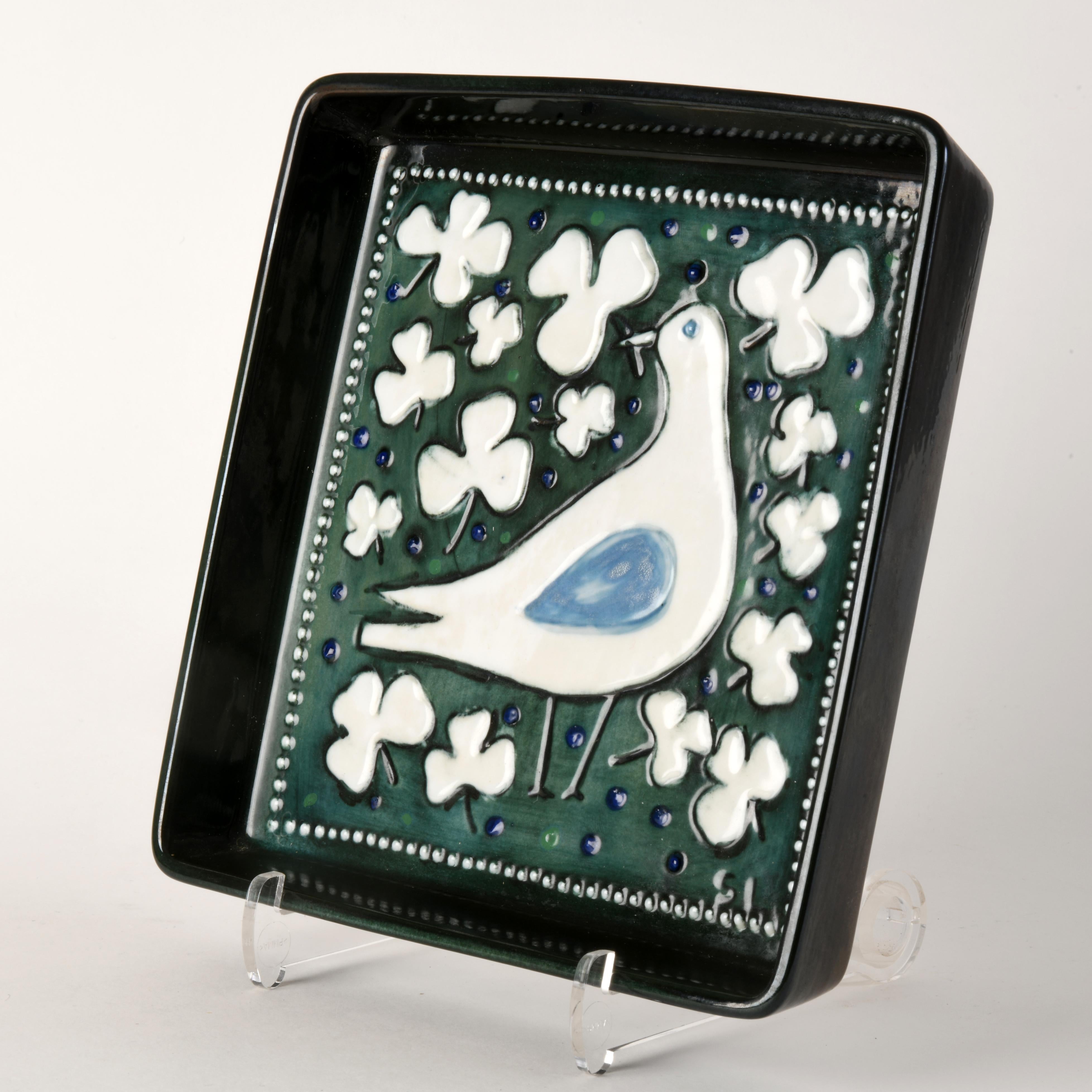 Scandinavo moderno Small vintage ceramic dish designed by Sylvia Leuchovius in the 60s/70s in vendita