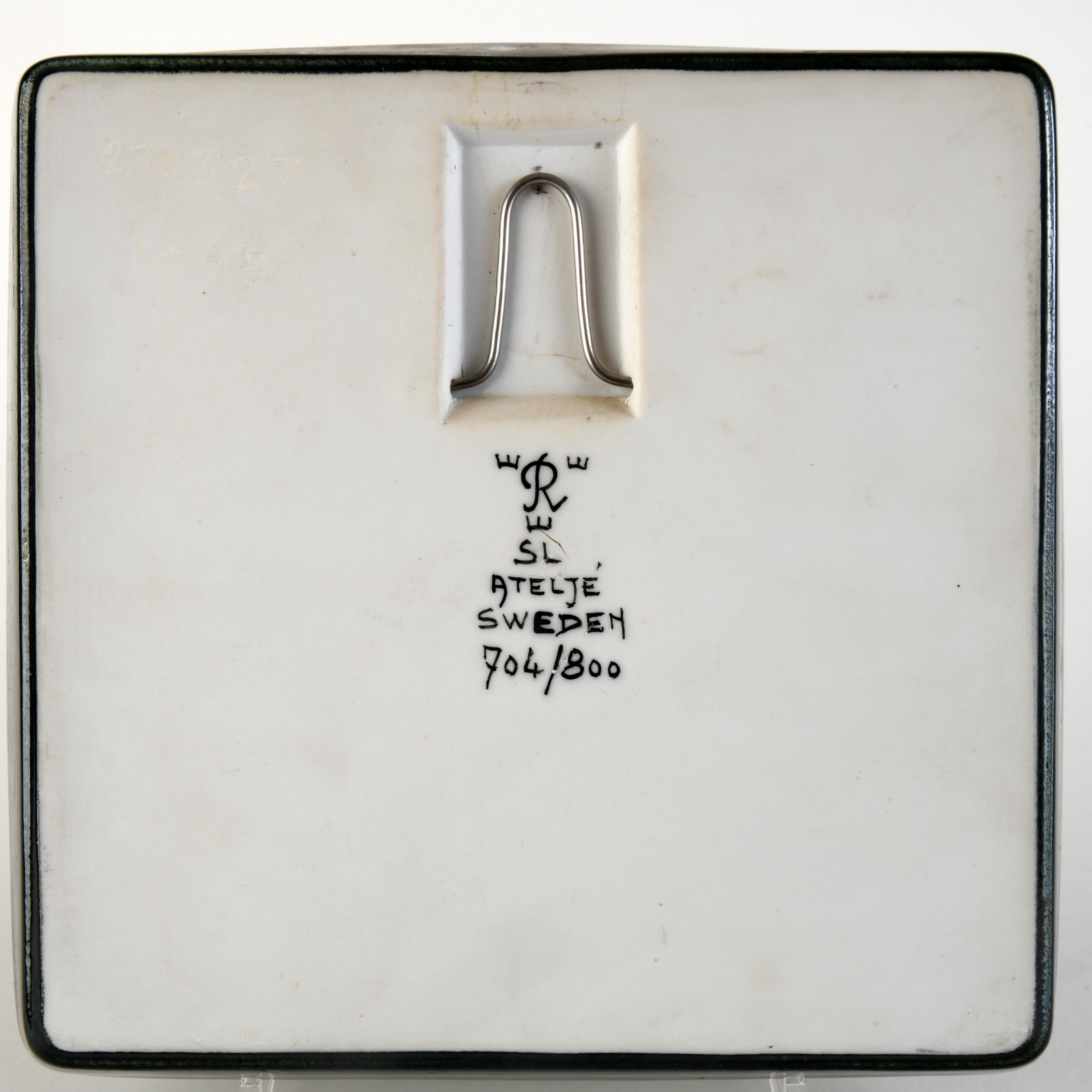 Metà XX secolo Small vintage ceramic dish designed by Sylvia Leuchovius in the 60s/70s in vendita