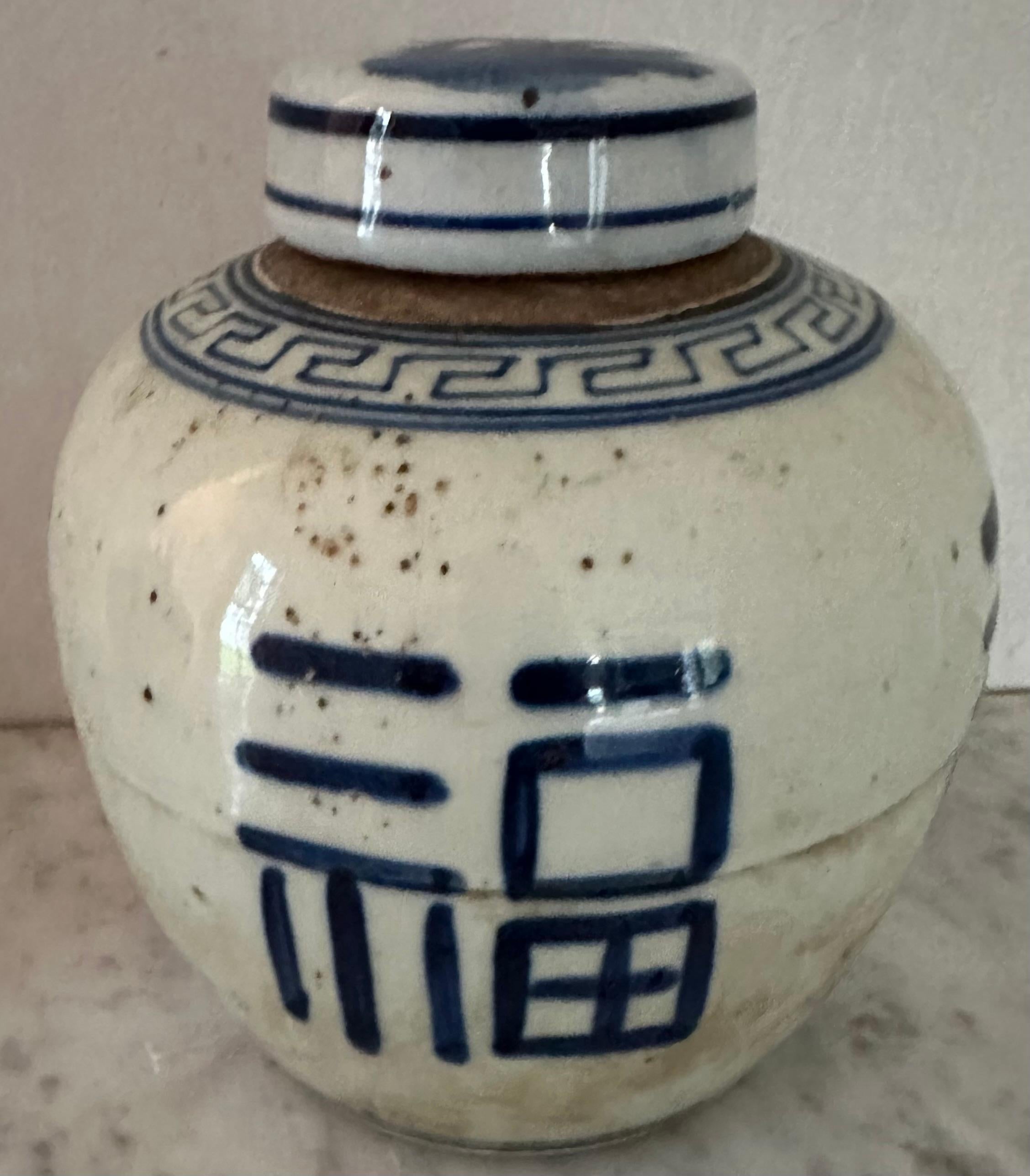 Petit pot à gingembre chinois bleu et blanc vintage Bon état - En vente à Sheffield, MA
