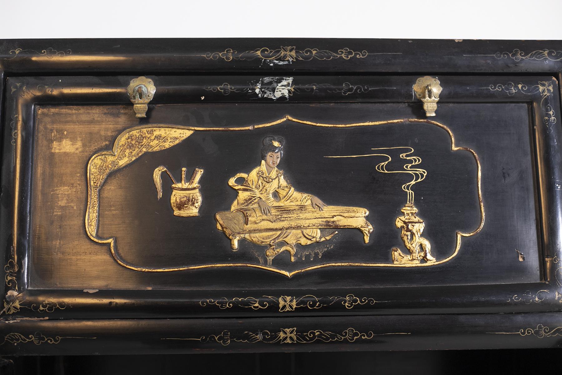 Small vintage Chinese writing desk In Good Condition In Milano, IT