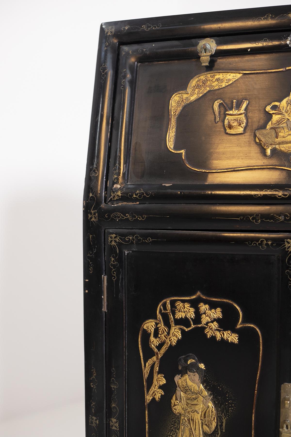 Small vintage Chinese writing desk 2