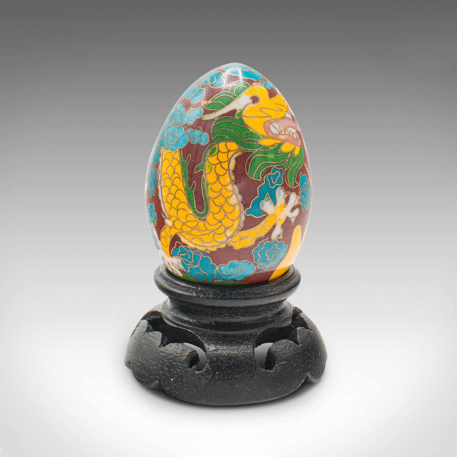 Small Vintage Cloisonne Decorative Egg, Chinese, Enamelled, Ornament, circa 1970 In Good Condition For Sale In Hele, Devon, GB