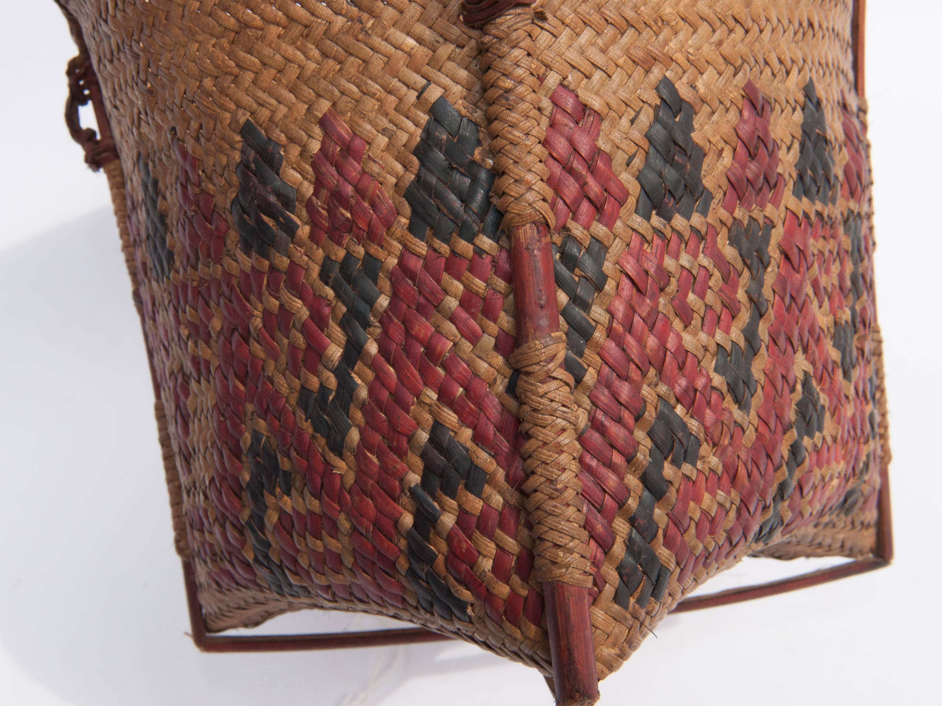 Hand-Crafted Small Vintage Collecting Basket with Colored Design, Borneo, Mid-20th Century