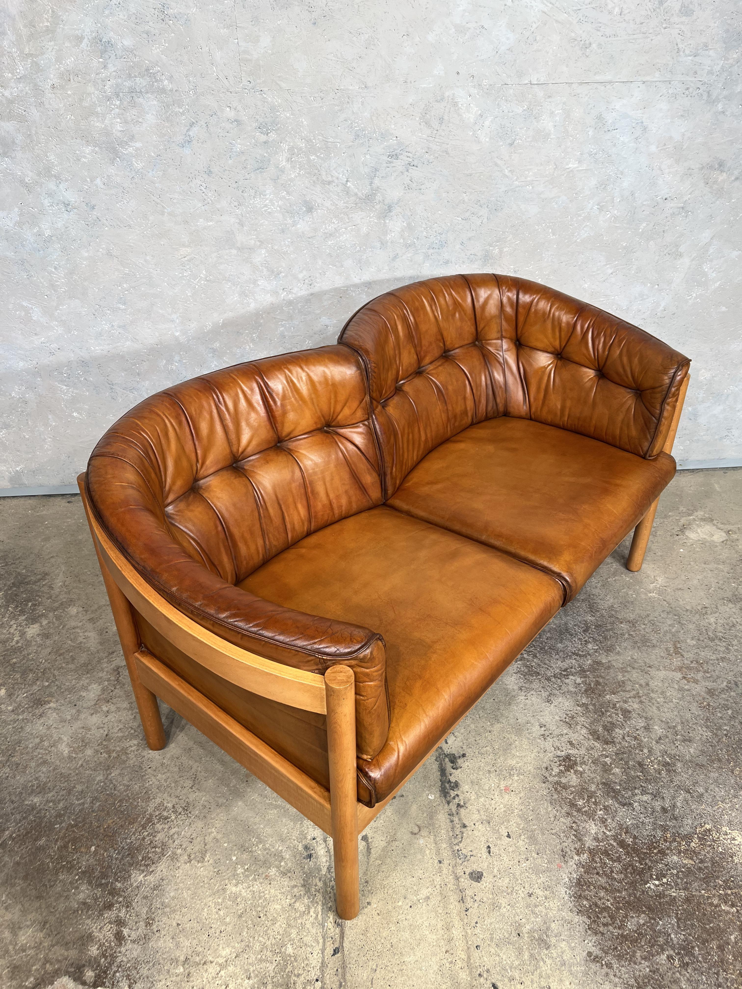 Small Vintage Danish 70 S Light Tan Leather Nielaus Møbler Two Seater Sofa #415 In Good Condition For Sale In Lewes, GB