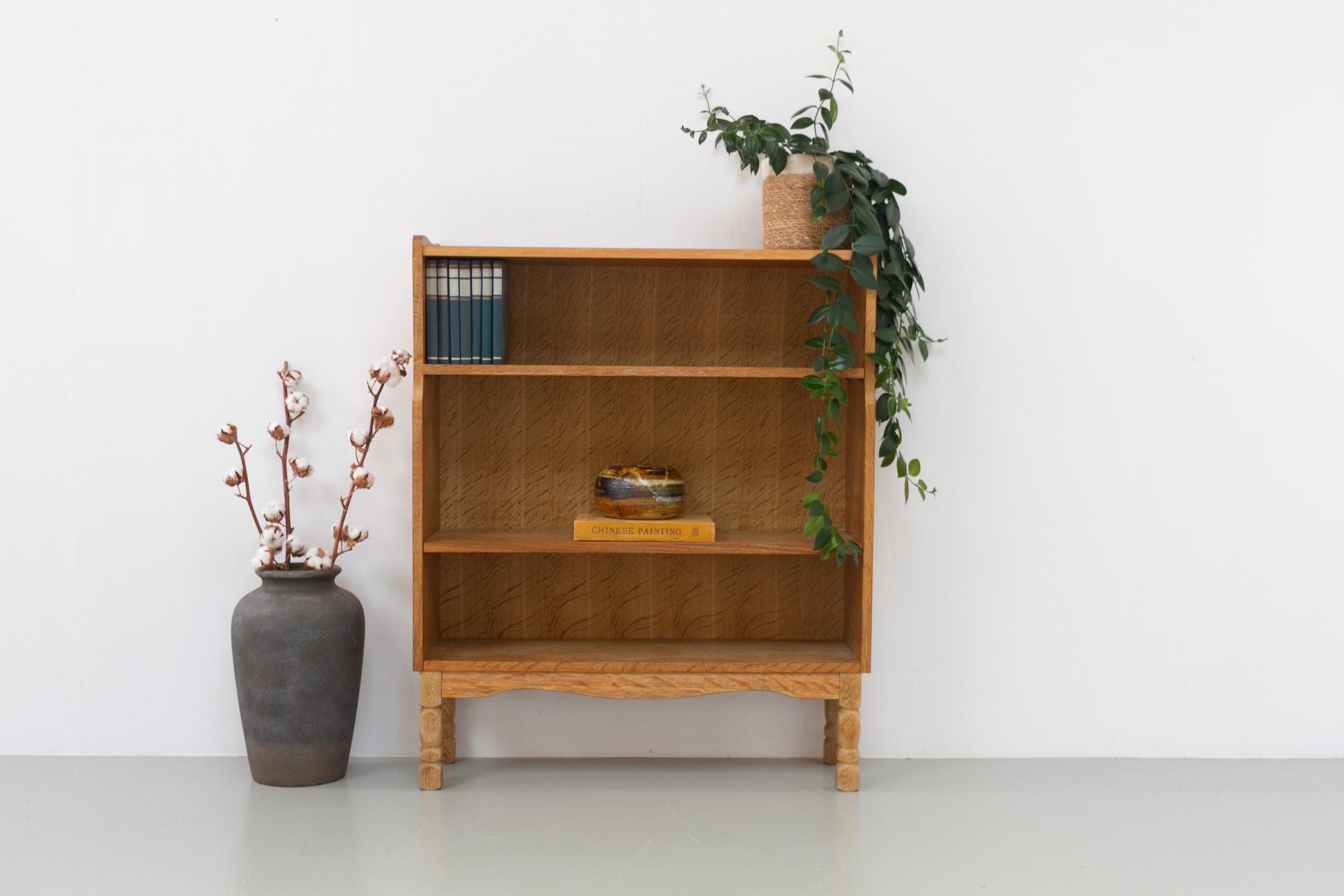 Piccola libreria danese vintage in Oak in stile Kjærnulf, anni '60 in vendita 5