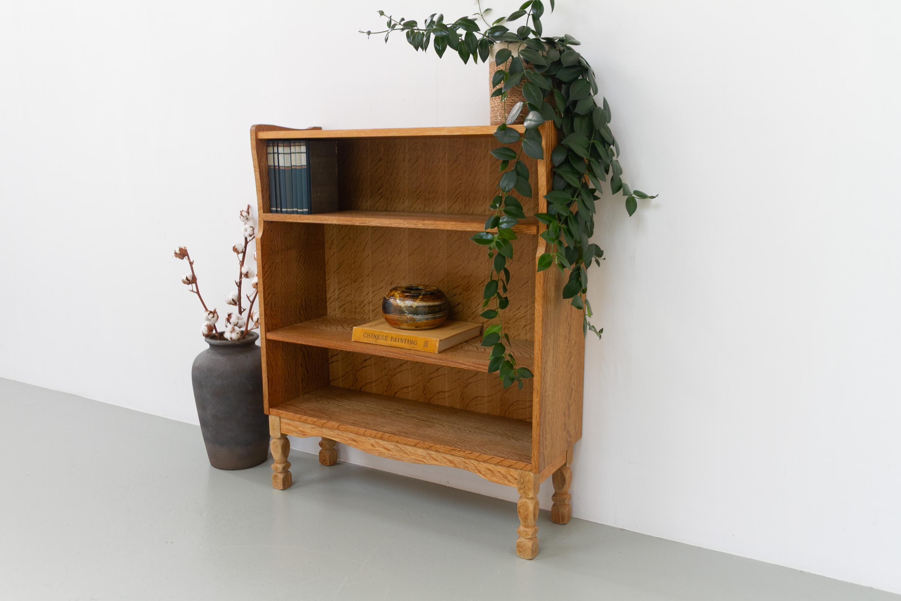 Piccola libreria danese vintage in Oak in stile Kjærnulf, anni '60 in vendita 6