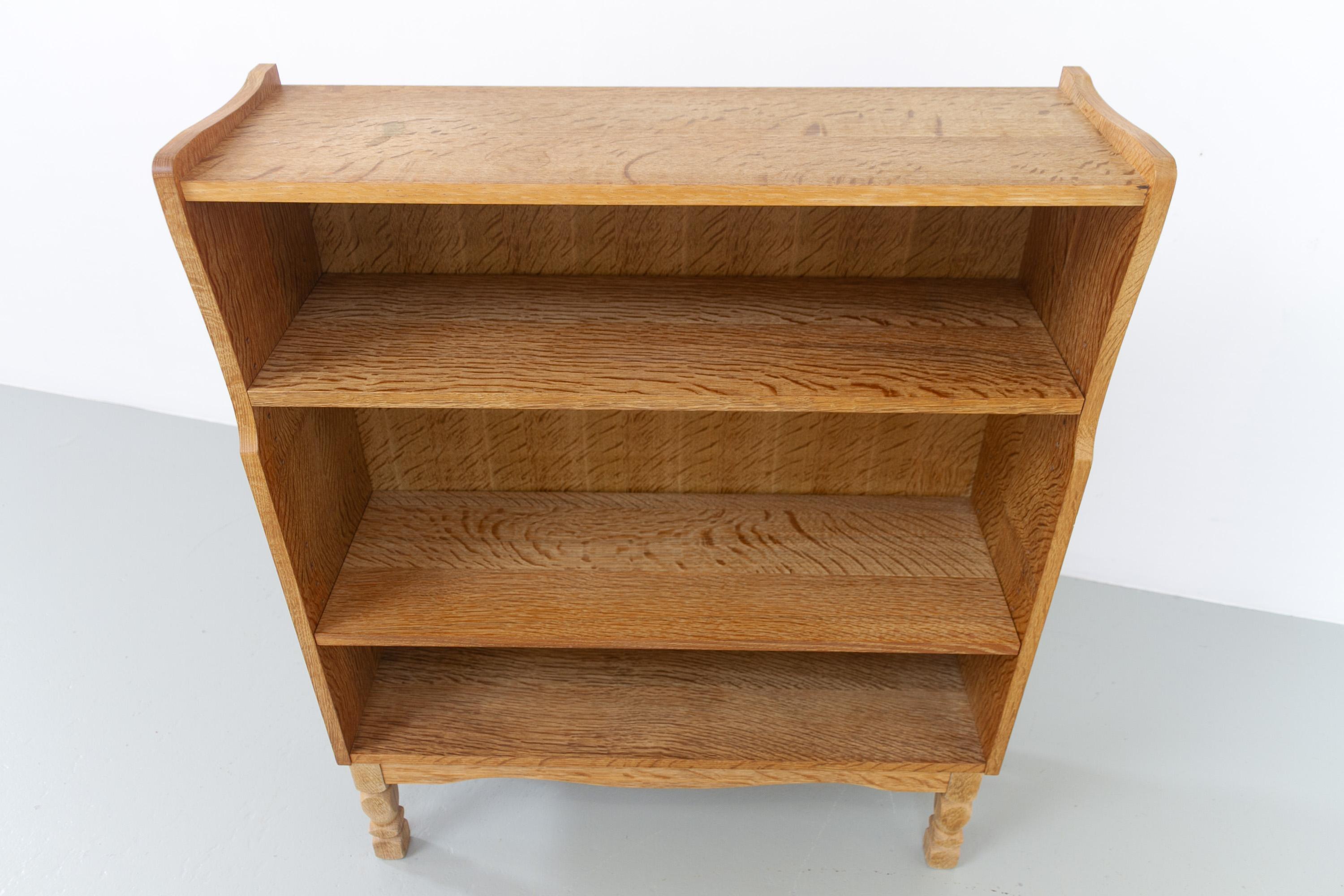 Piccola libreria danese vintage in Oak in stile Kjærnulf, anni '60 In condizioni buone in vendita a Asaa, DK