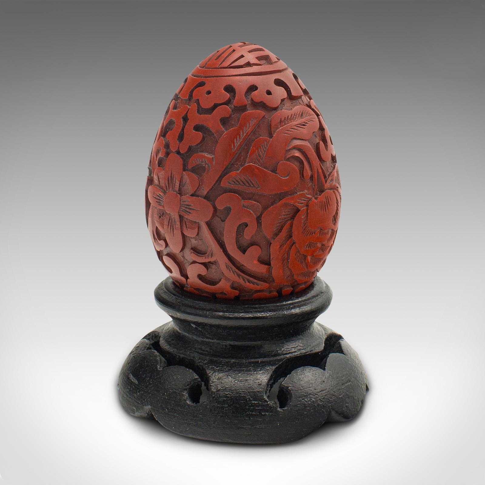 Small Vintage Decorative Egg Chinese Cinnabar, Ornament, Mid-Century, circa 1970 In Good Condition For Sale In Hele, Devon, GB
