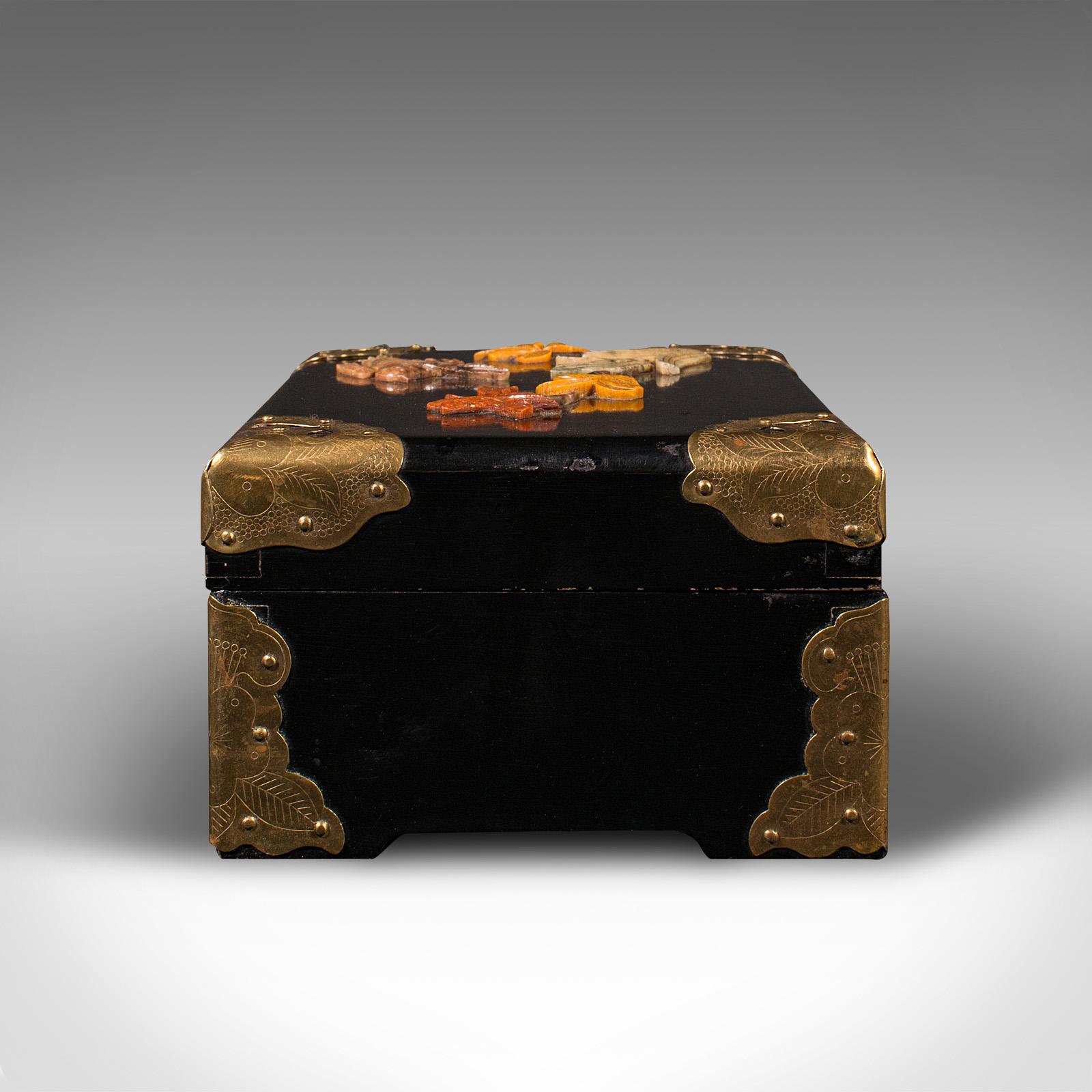 20ième siècle Petite boîte à bijoux décorative vintage, laque chinoise, étui Keepsake, Art déco en vente
