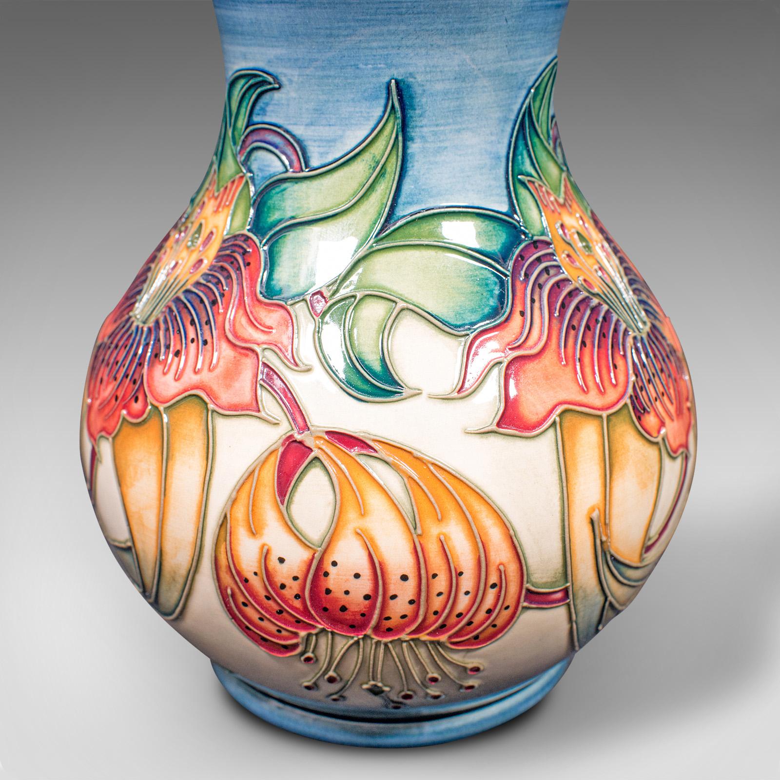 Piccolo vaso decorativo d'epoca, inglese, ceramica, fiore, fine XX secolo in vendita 4