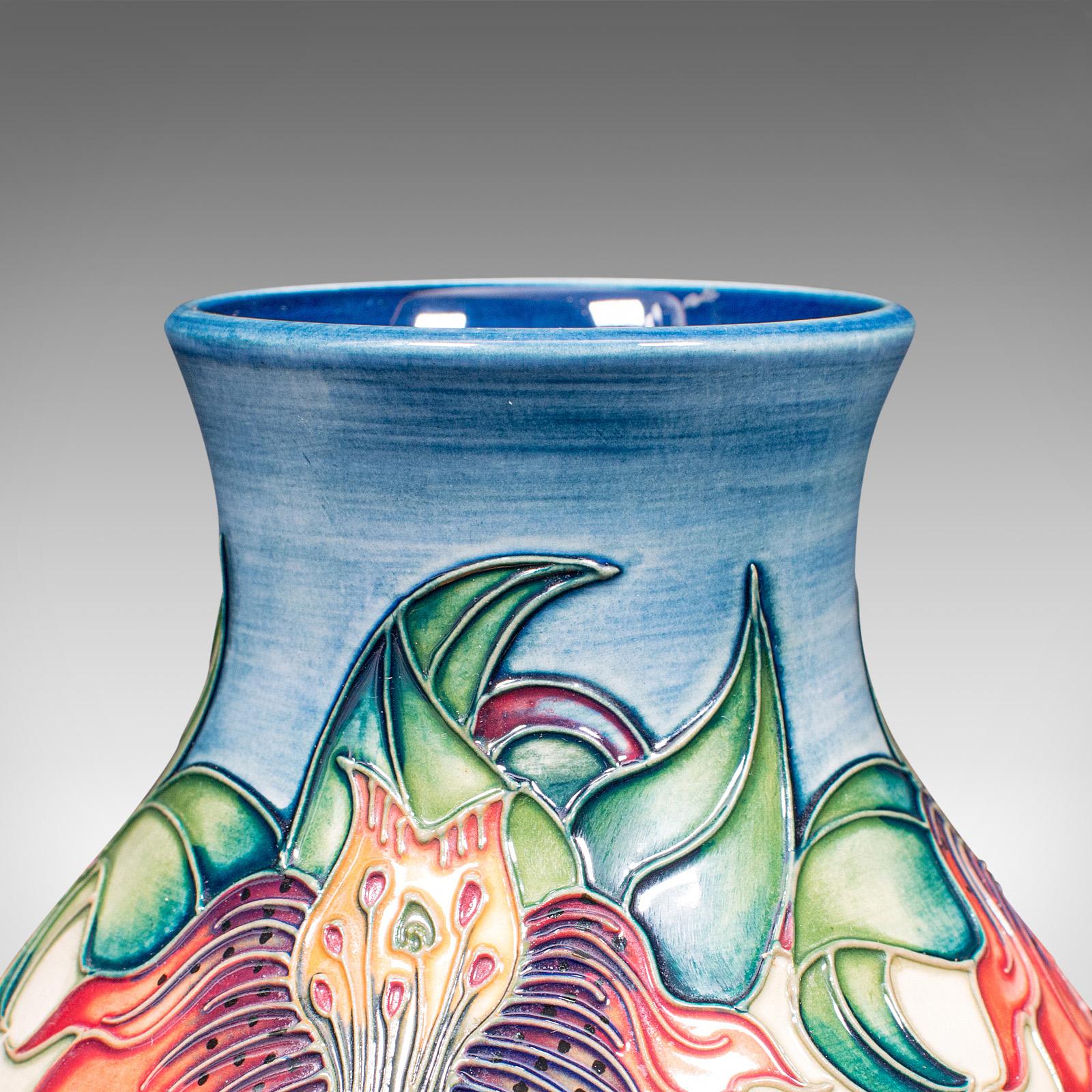 Piccolo vaso decorativo d'epoca, inglese, ceramica, fiore, fine XX secolo in vendita 2