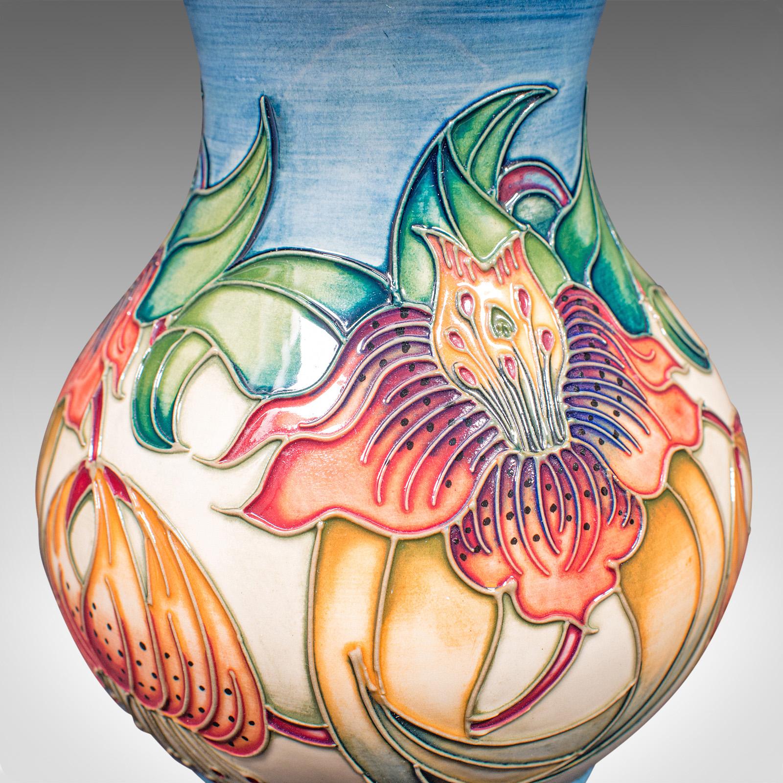 Piccolo vaso decorativo d'epoca, inglese, ceramica, fiore, fine XX secolo in vendita 3