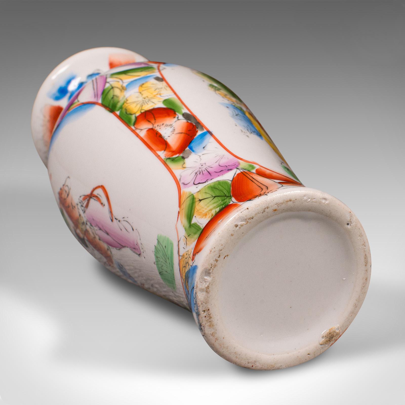 Piccolo vaso decorativo d'epoca, giapponese, dipinto a mano, vaso di fiori, Art Deco in vendita 3