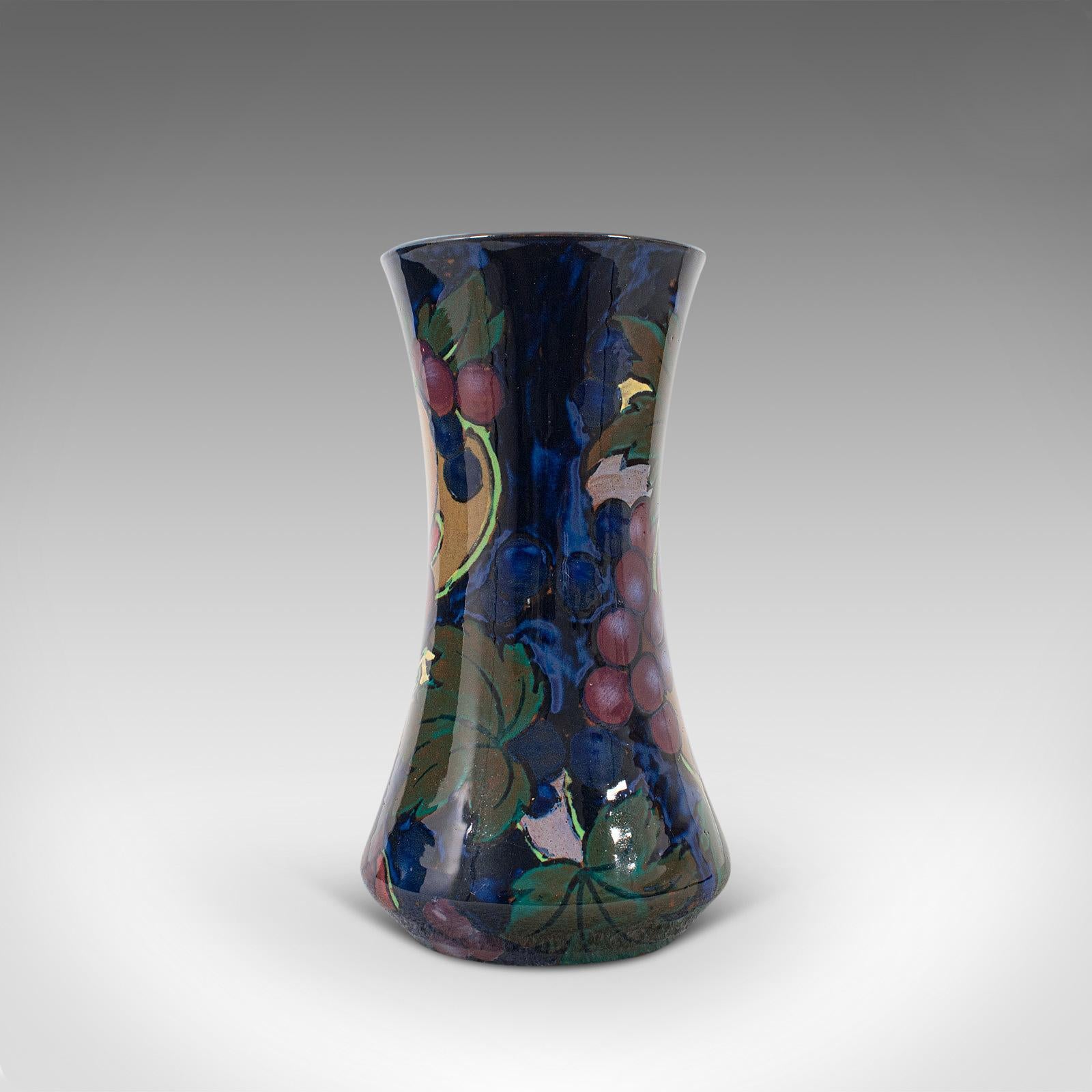 Kleine dekorative Vase, Englisch, Keramik, Baluster, Display, um 1930 (20. Jahrhundert) im Angebot