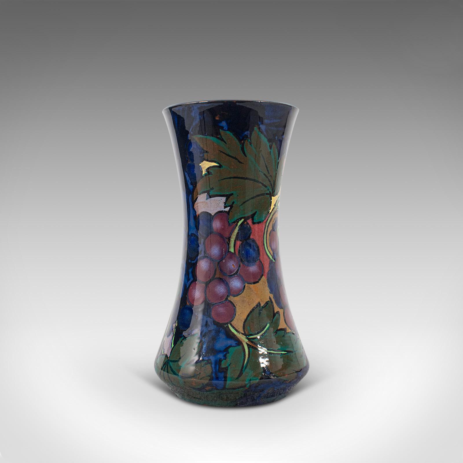 Kleine dekorative Vase, Englisch, Keramik, Baluster, Display, um 1930 im Angebot 1