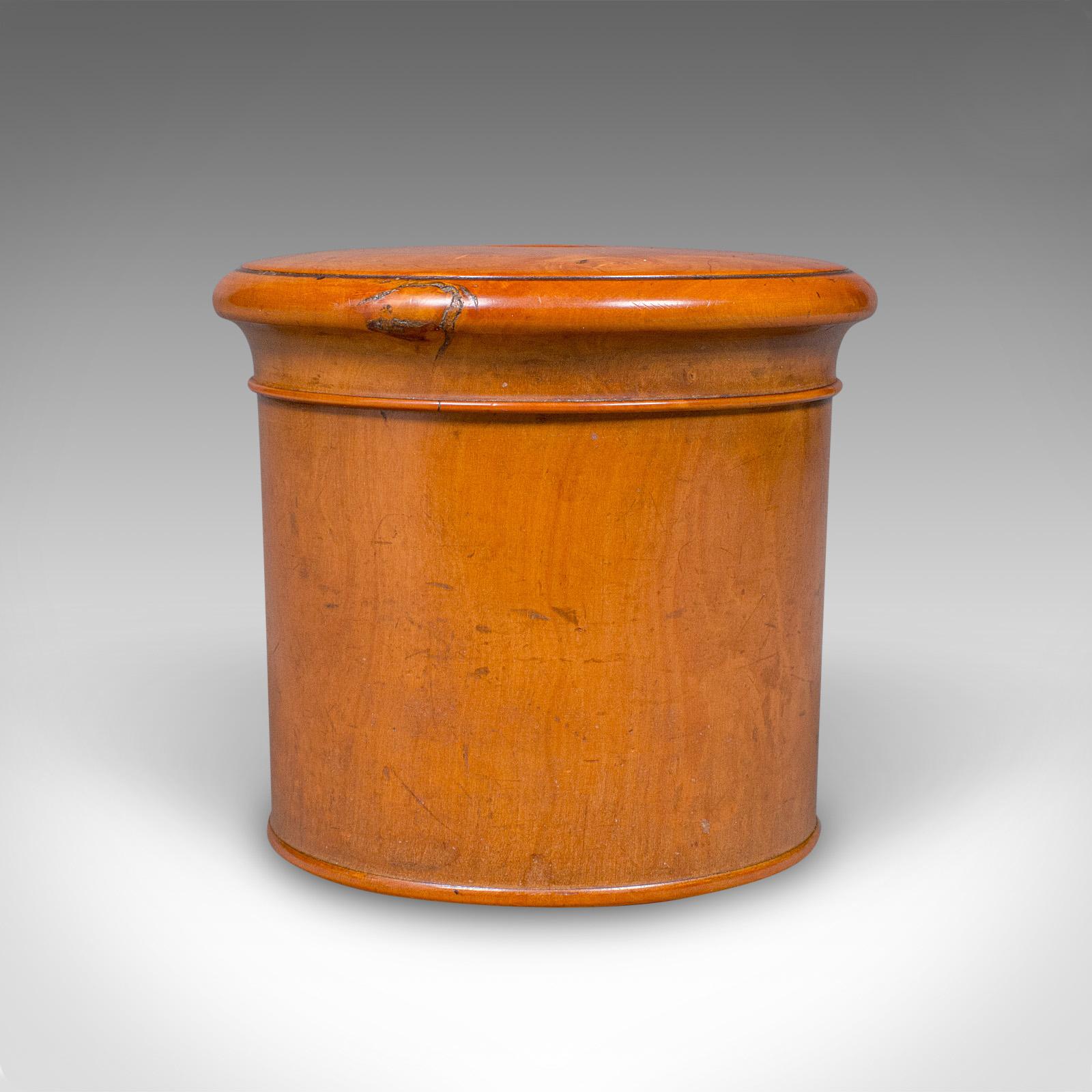 Britannique Petit pot à dés vintage, anglais, cèdre, jeux, boîte à souvenirs, Treen, Circa 1930 en vente
