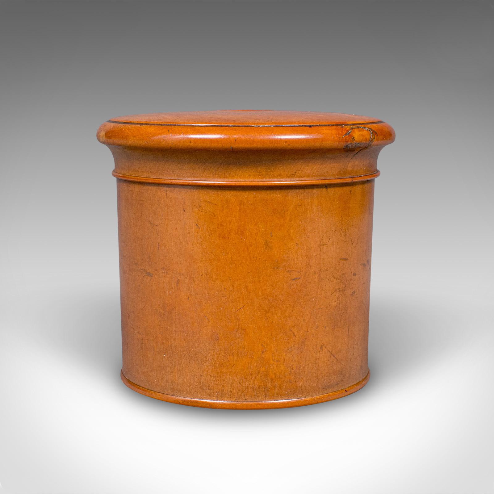 Petit pot à dés vintage, anglais, cèdre, jeux, boîte à souvenirs, Treen, Circa 1930 Bon état - En vente à Hele, Devon, GB
