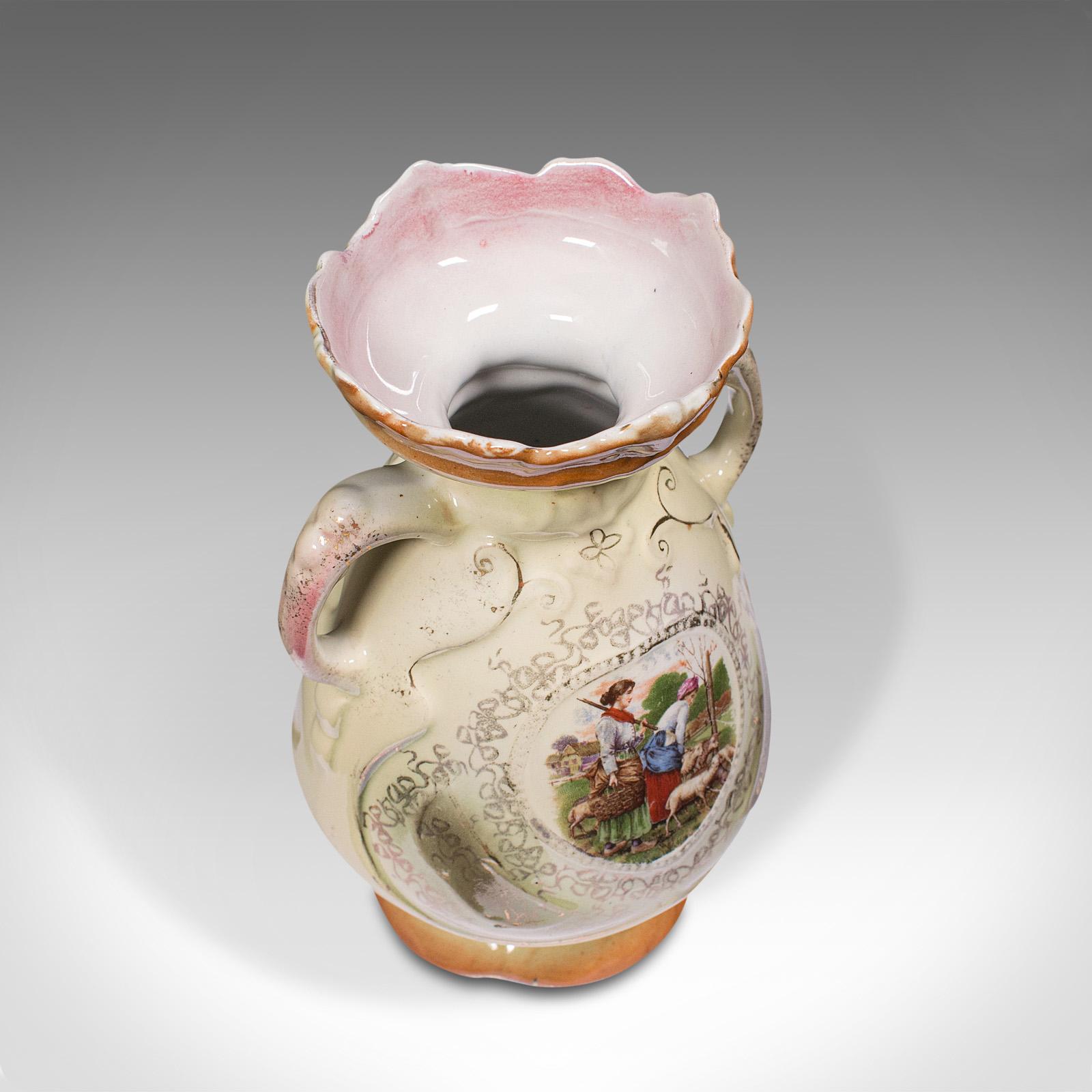 Petit vase d'exposition vintage anglais, céramique, balustre décoratif, vers 1930 en vente 1