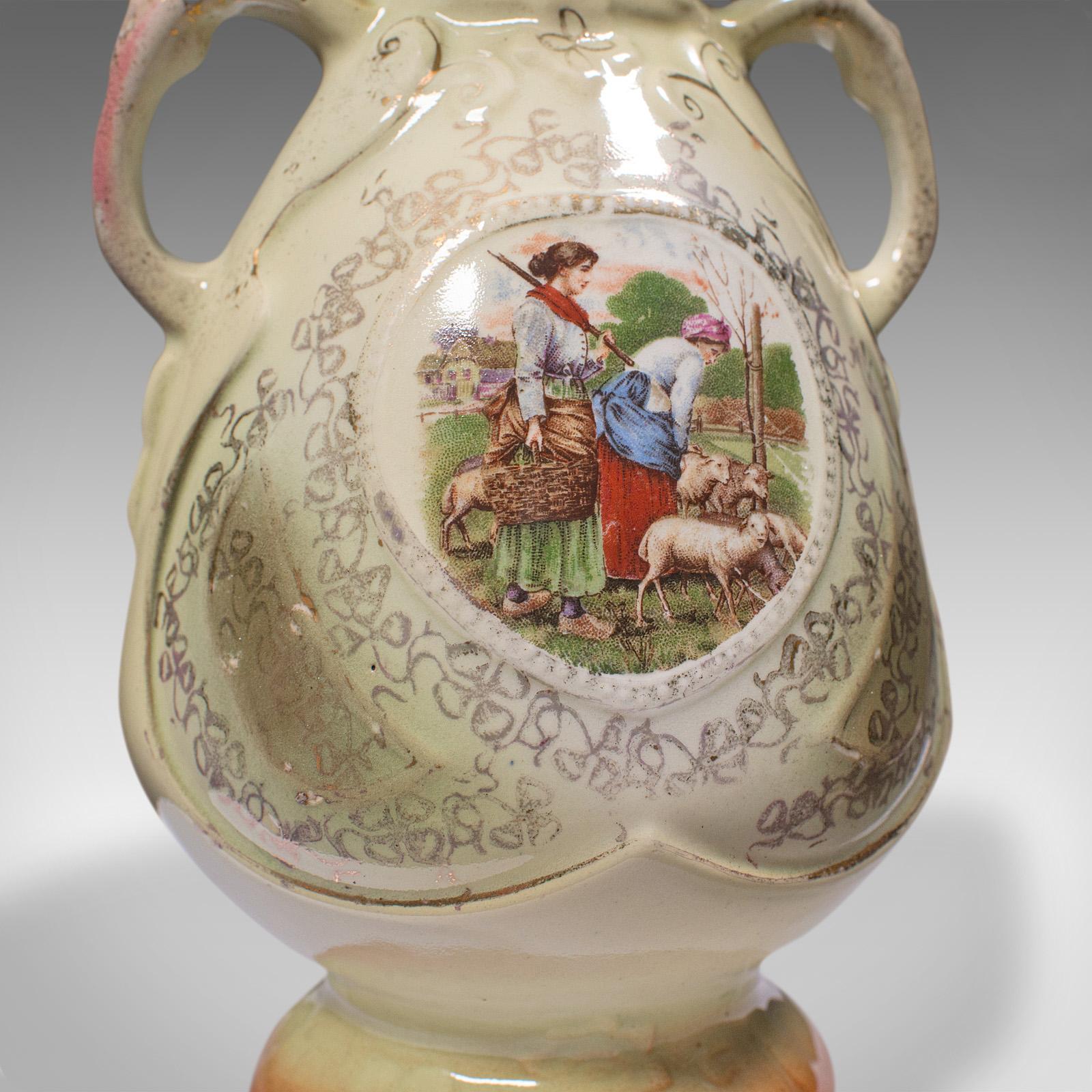 Petit vase d'exposition vintage anglais, céramique, balustre décoratif, vers 1930 en vente 3