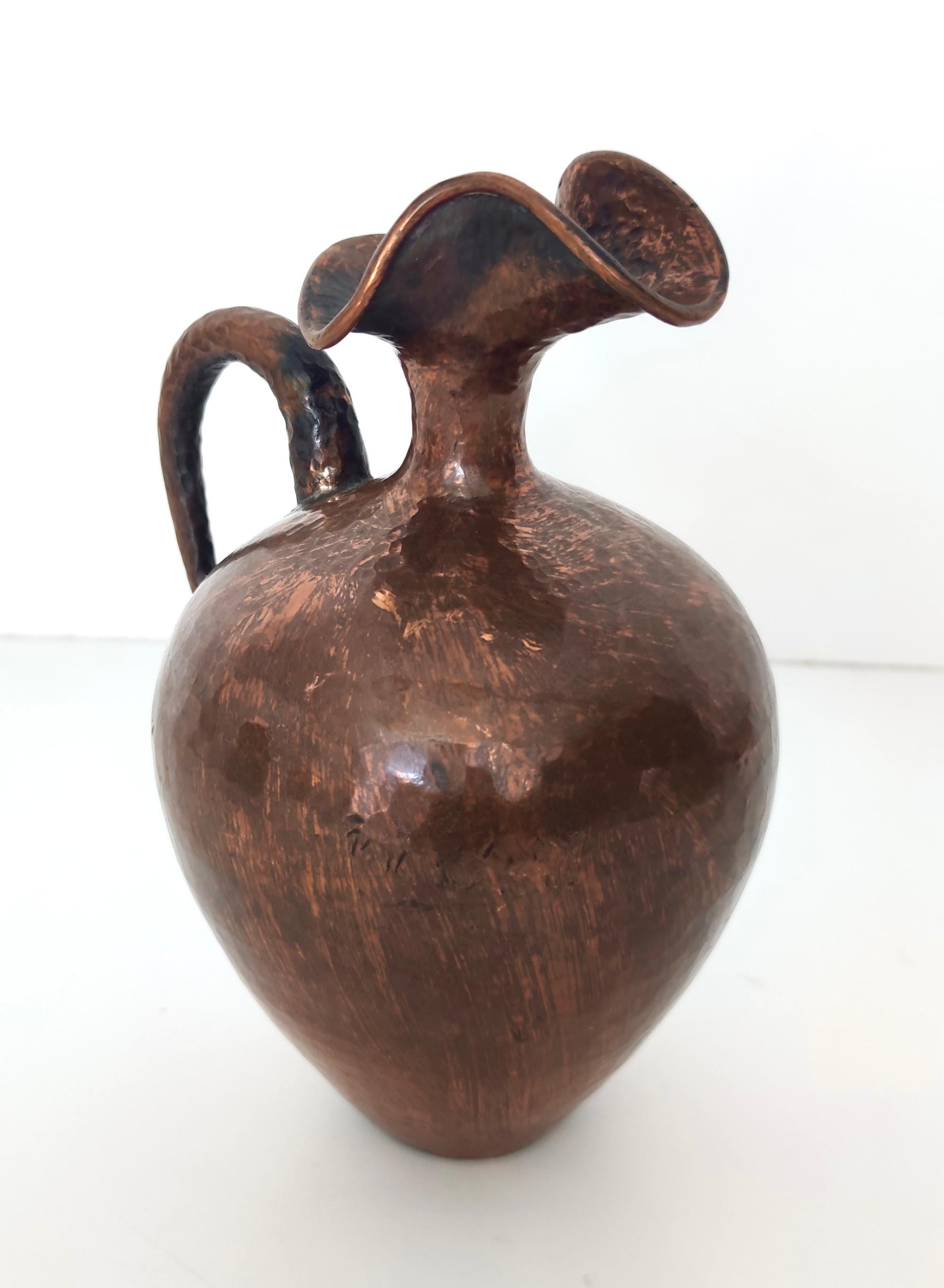 Small Vintage Embossed Copper Pitcher Vase by Egidio Casagrande, Italy In Excellent Condition For Sale In Bresso, Lombardy