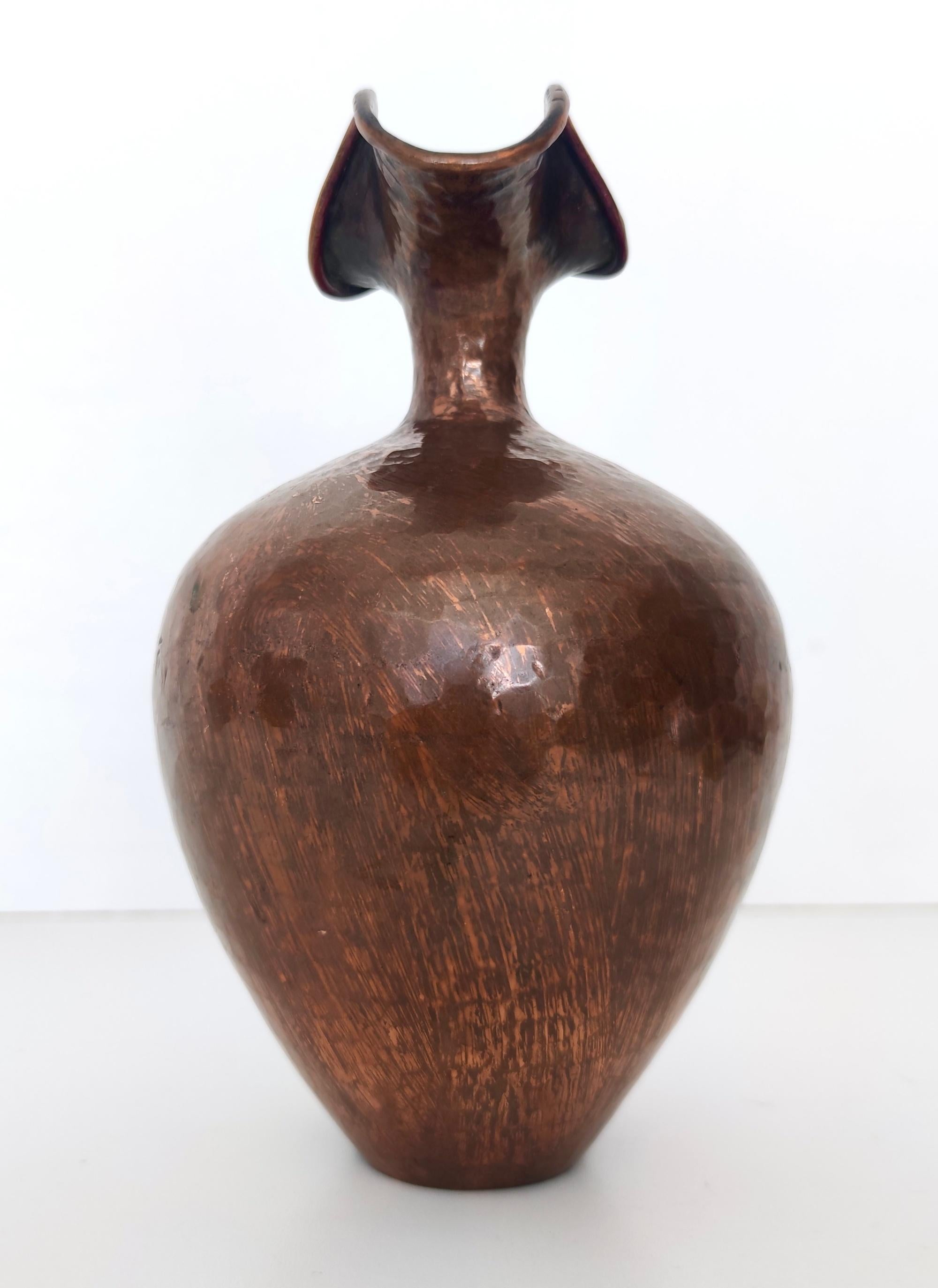 Cuivre Petit vase pichet vintage en cuivre gaufré par Egidio Casagrande, Italie en vente