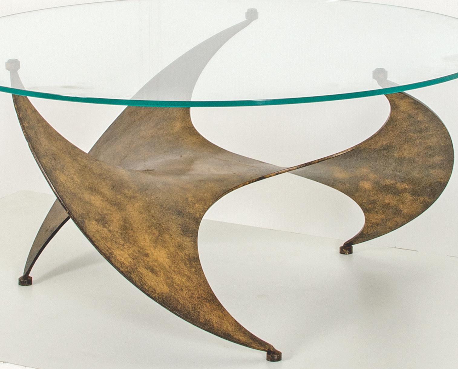 Vintage helix-shaped end table in metal. Table in polished glass. Italian Production, 1970s.
Very good conditions.
