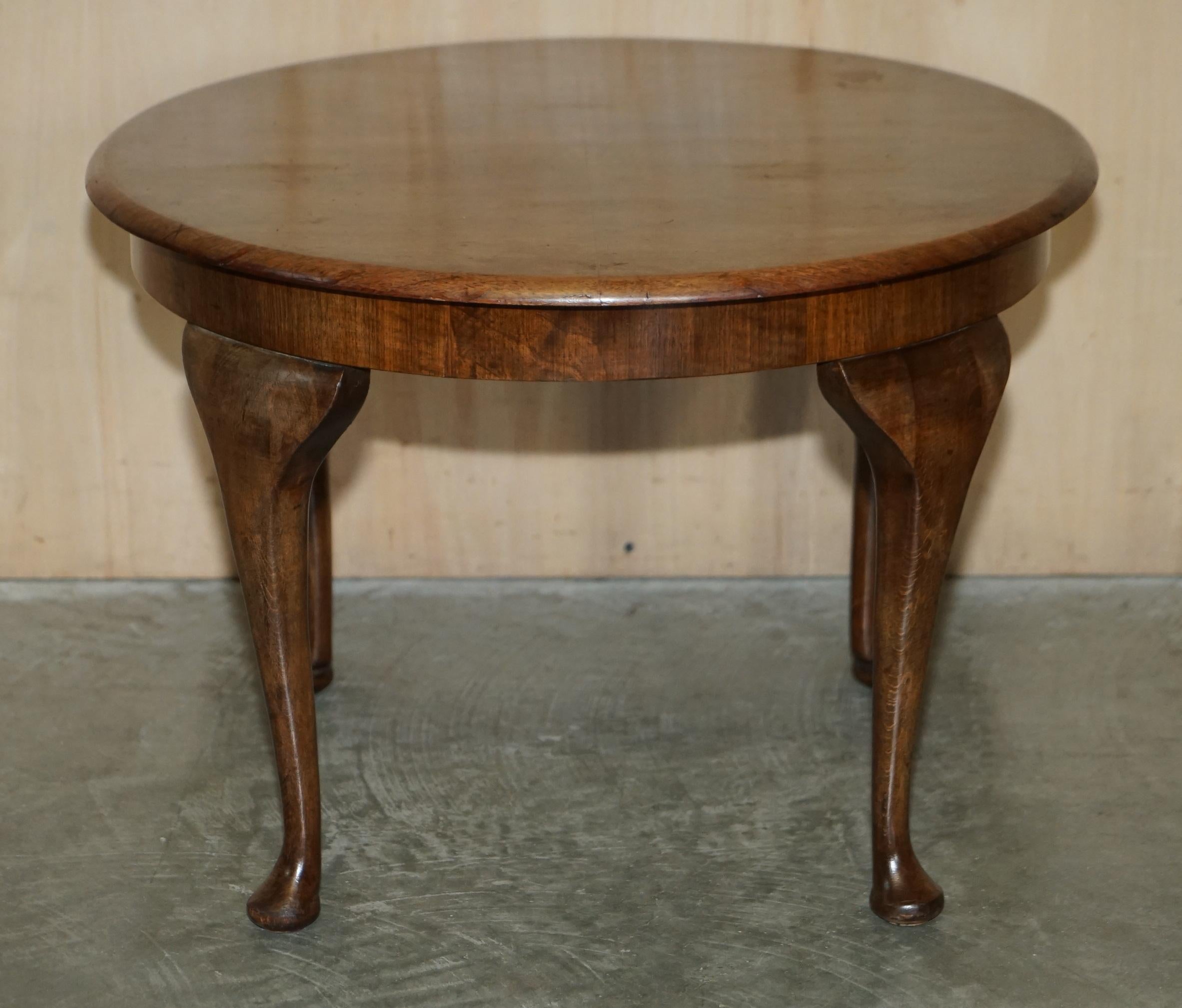 Couchtisch aus englischer Eiche im Vintage-Stil mit schönen Cabriole-Beinen und schönen Patina im Angebot 4