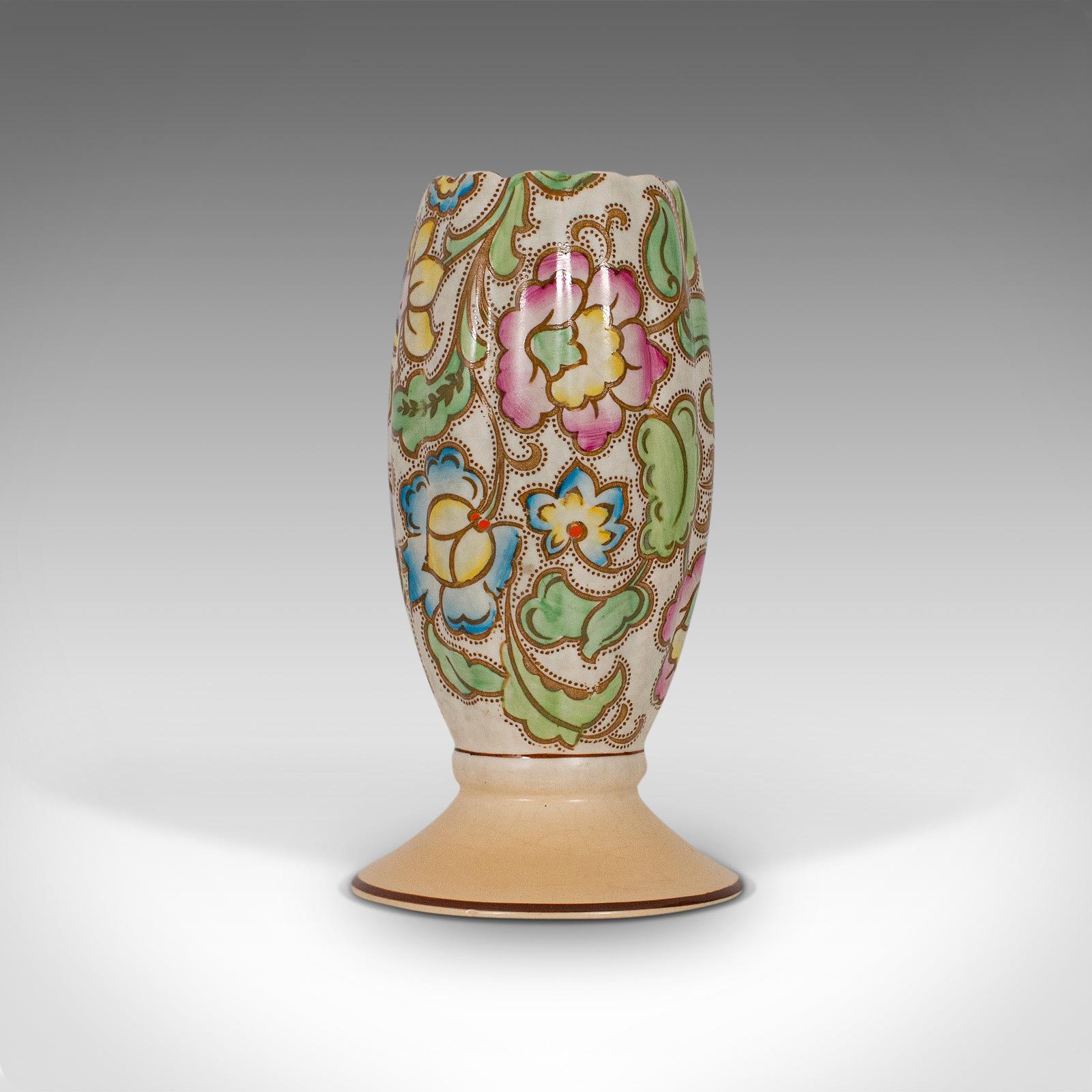 20ième siècle Petit vase à fleurs vintage anglais, céramique, urne à gobelets, Art Déco, vers 1940 en vente
