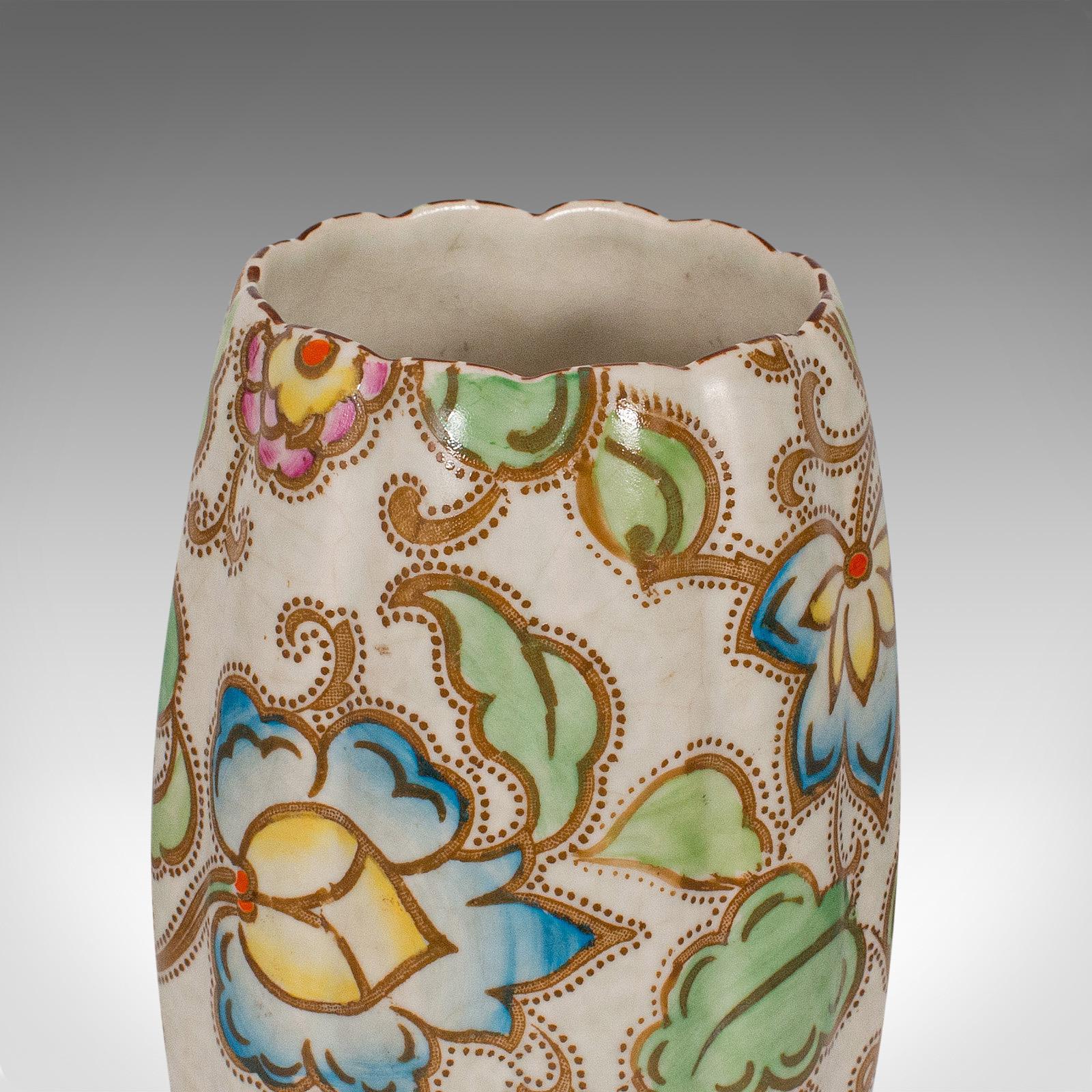 Petit vase à fleurs vintage anglais, céramique, urne à gobelets, Art Déco, vers 1940 en vente 1