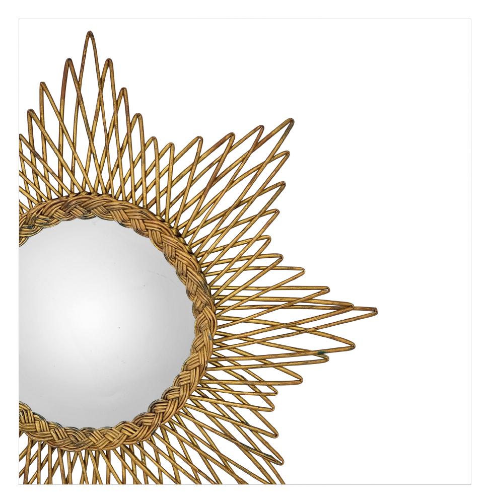 Kleiner französischer konvexer Hexenwandspiegel aus Rattan und Flechtwerk, 1960er (Mitte des 20. Jahrhunderts) im Angebot
