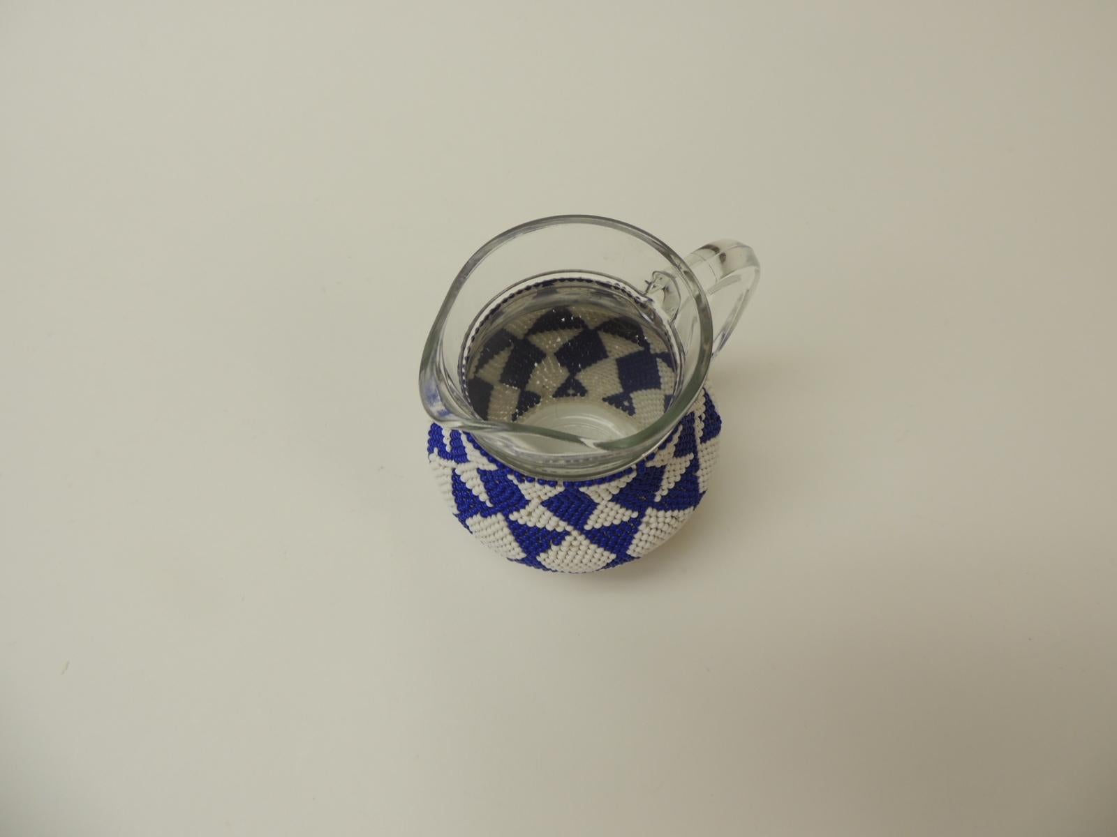 Small vintage glass milk jug with handcrafted artisanal woven beaded cover
Harlequin beaded pattern with with and royal blue beads.
Size: 
4 x 4 x 6.

    