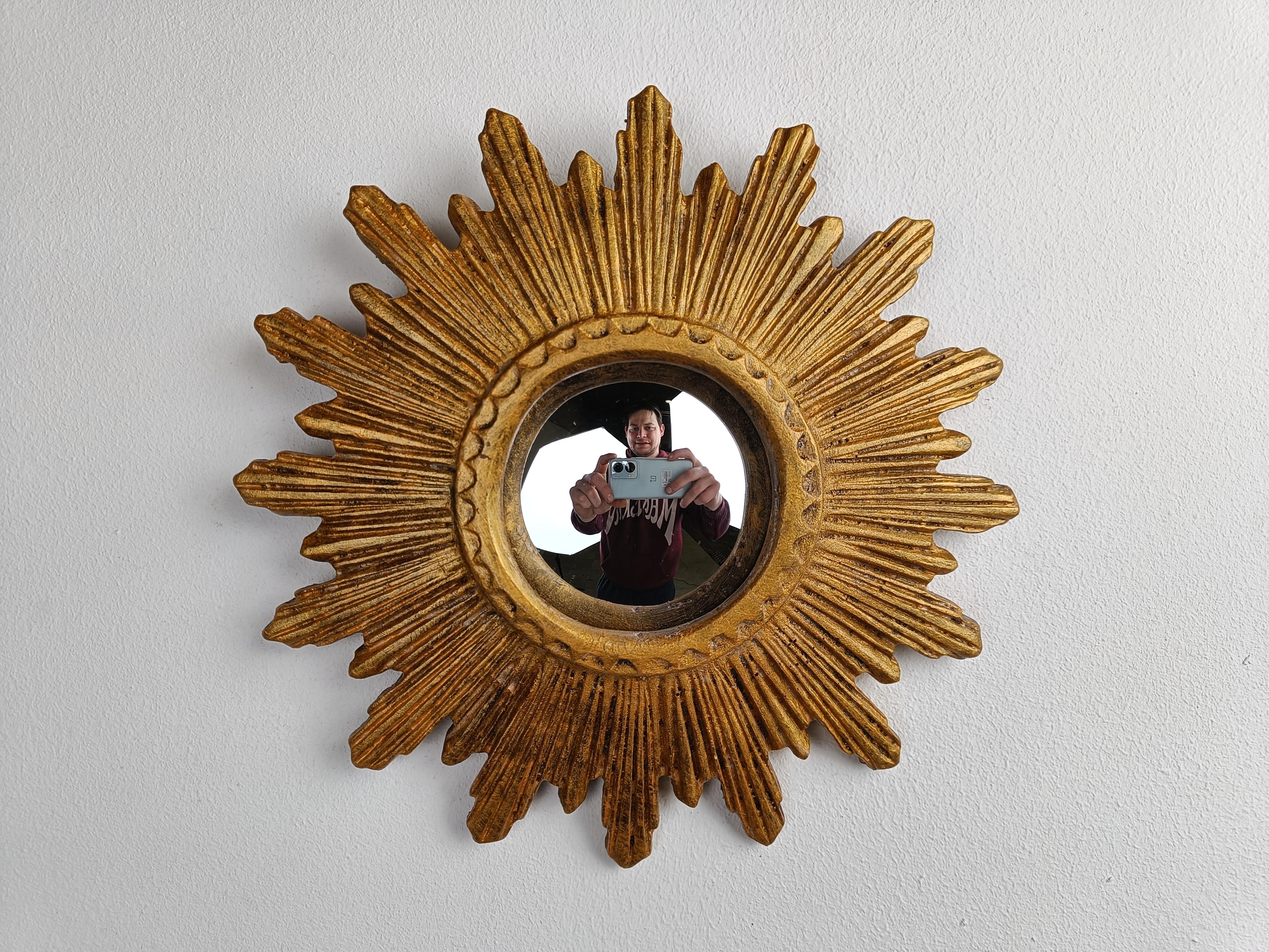 Small Vintage Golden Sunburst Mirror, 1960s In Good Condition In HEVERLEE, BE