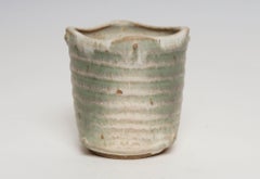 Piccolo vaso a bocciolo in gres screziato verde e beige vintage di Deanna Nichols