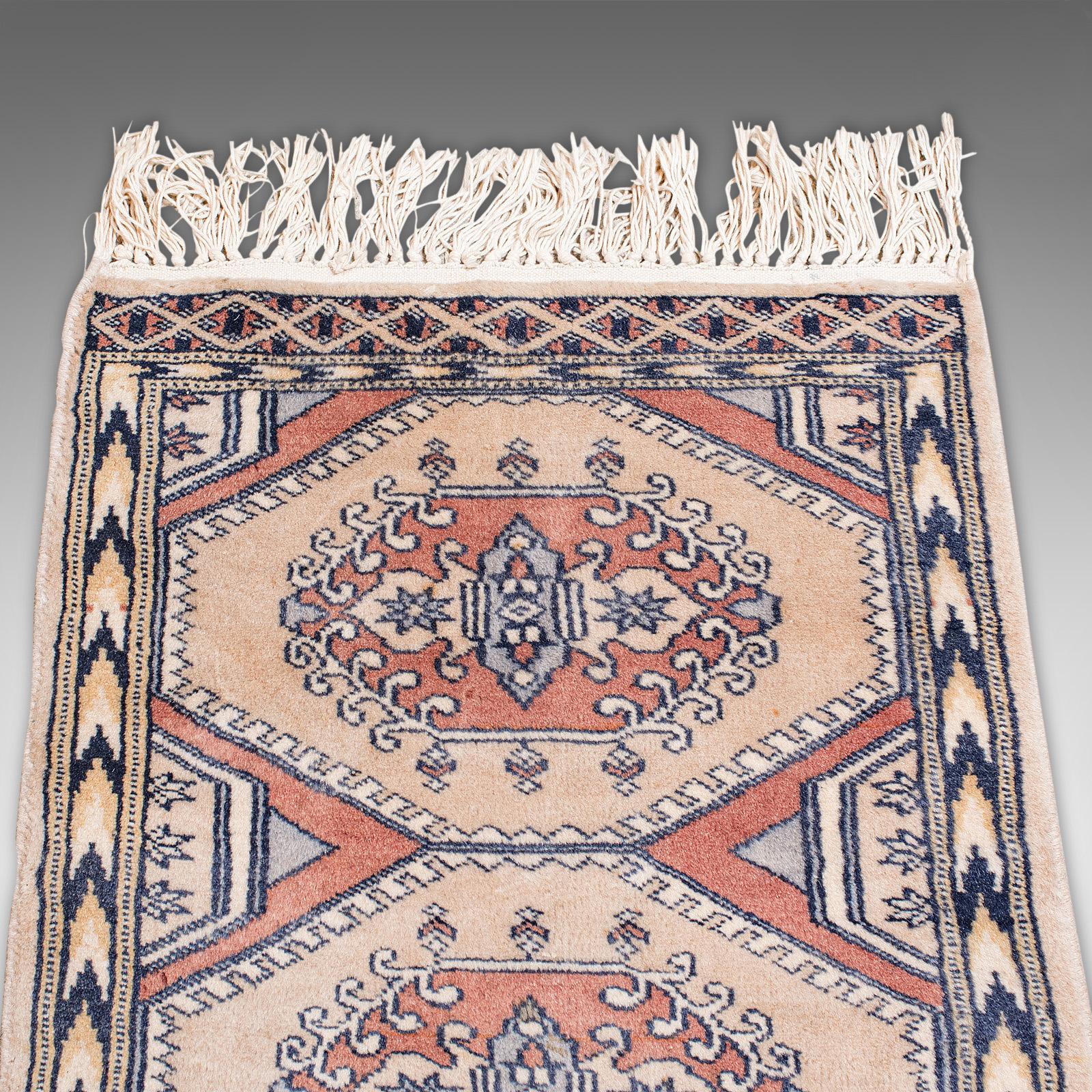 Small Vintage Hamadan Rug, Persian, Woollen, Hall, Prayer, Mat, Mid-20th Century For Sale 8