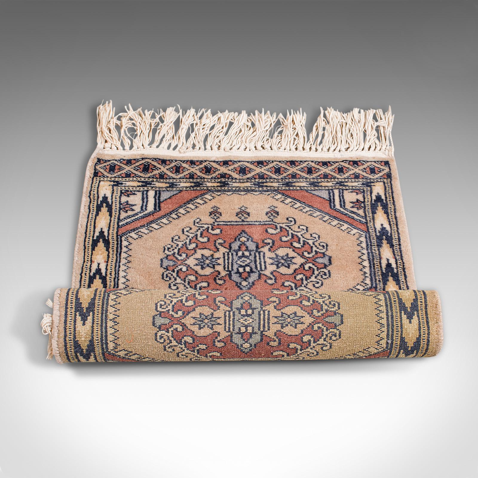 Small Vintage Hamadan Rug, Persian, Woollen, Hall, Prayer, Mat, Mid-20th Century For Sale 9